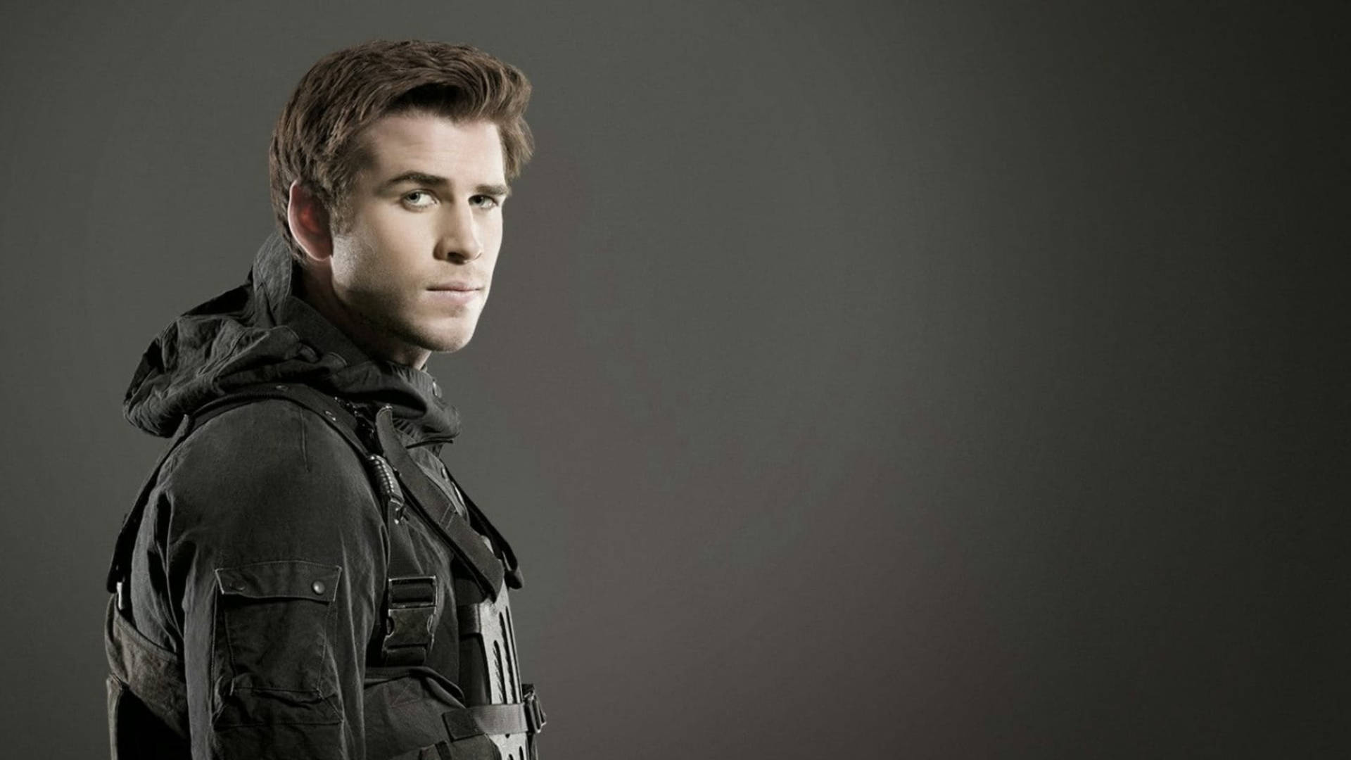 Liam Hemsworth Hunger Games Gray Background Background