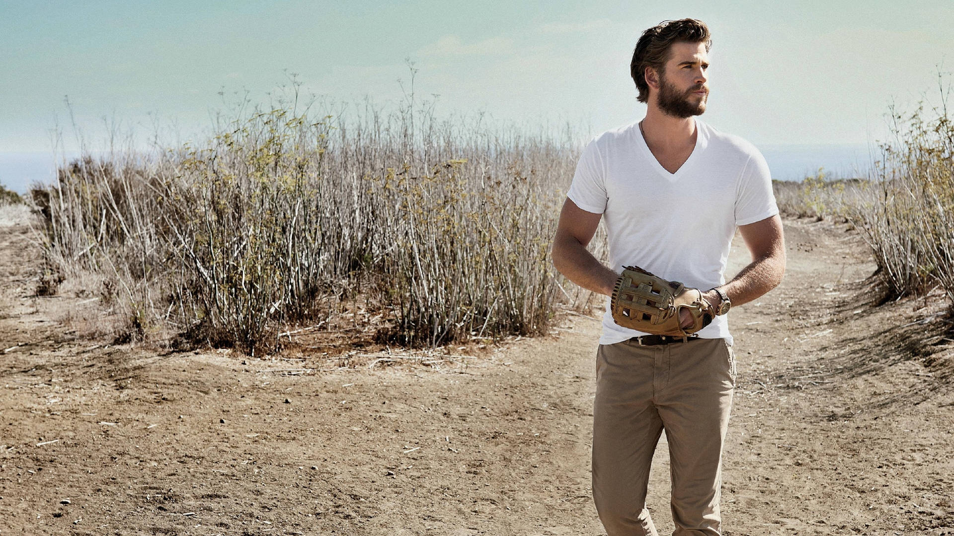Liam Hemsworth In The Desert Background