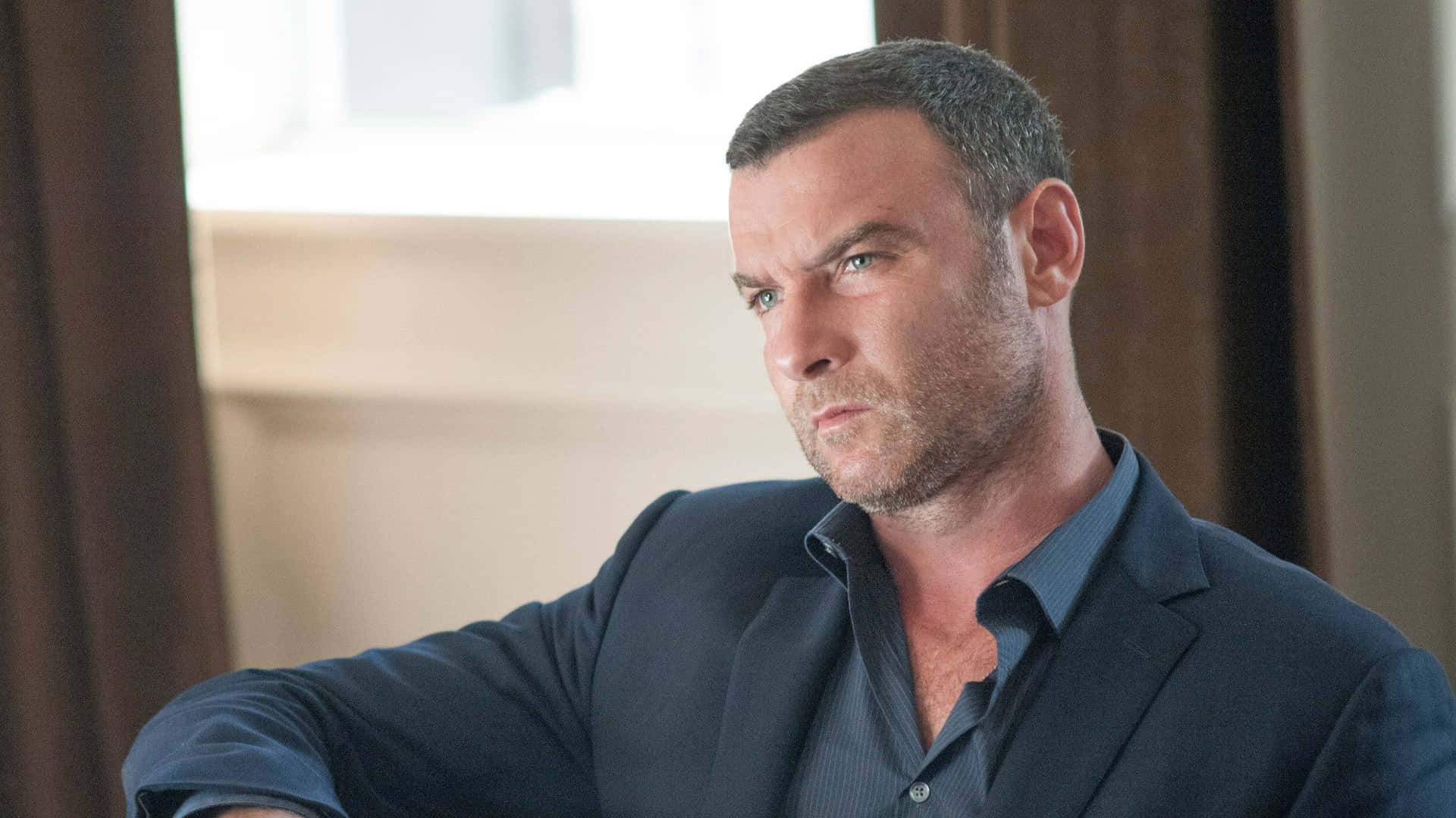 Liev Schreiber Background
