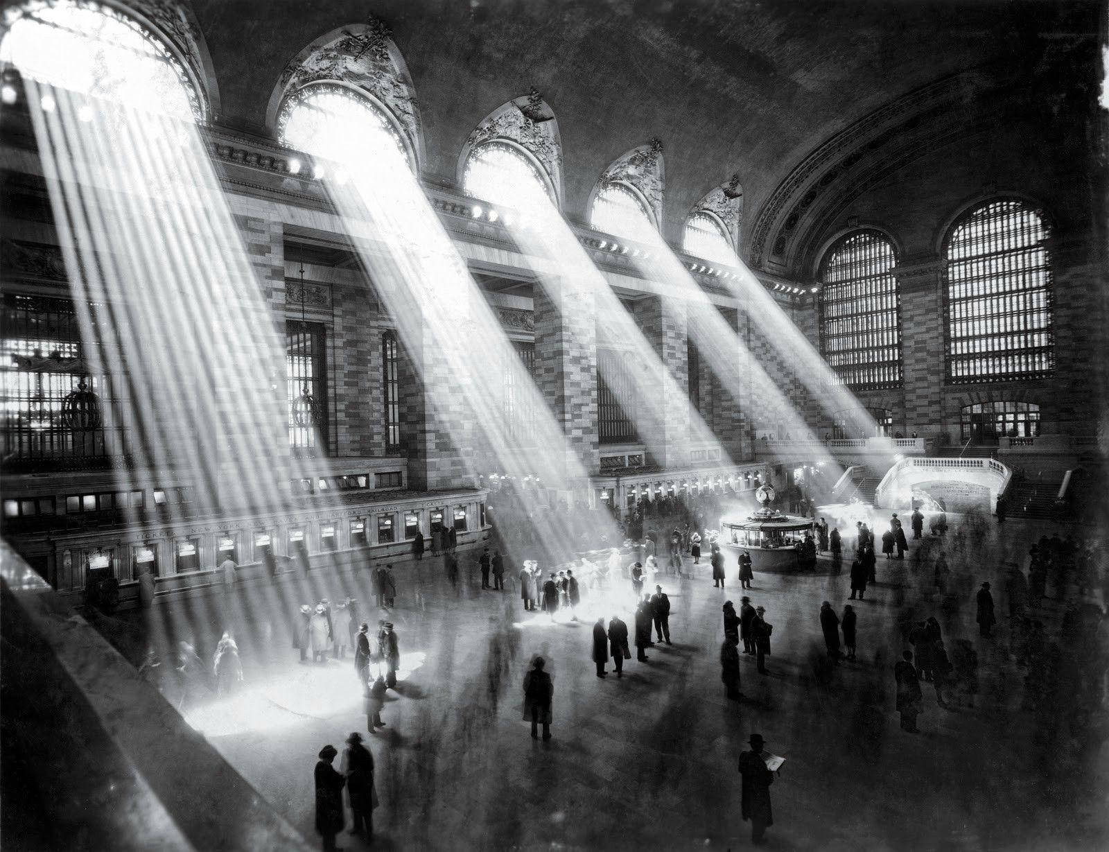 Light Streaks In Grand Central Terminal Background