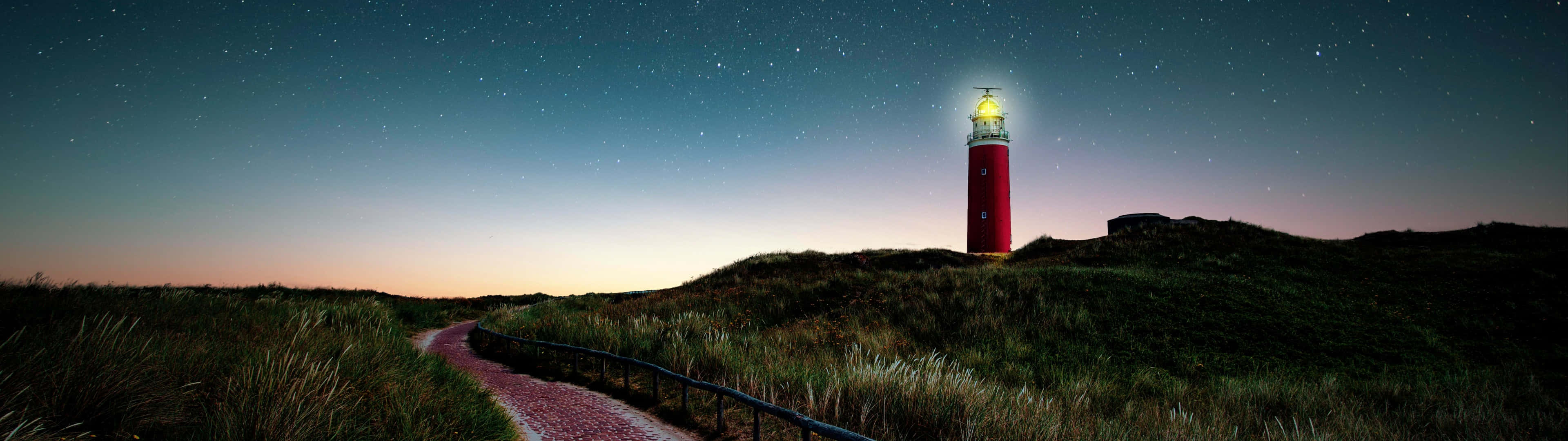 Lighthouse Ultra Hd Dual Monitor - Wallpaper