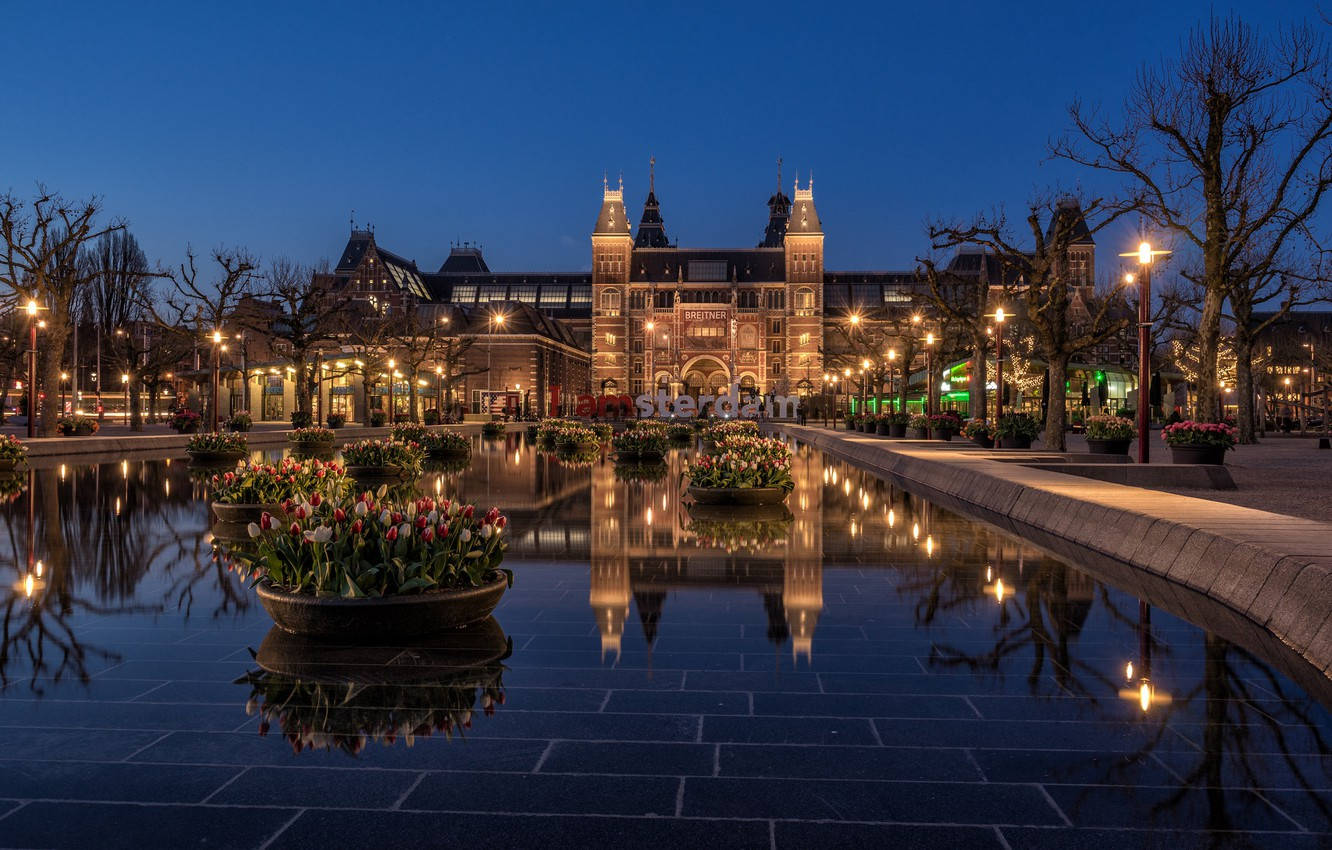 Lights Reflecting On Rijksmuseum Pond Background