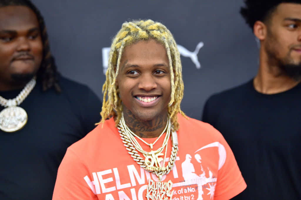 Lil Durk Smilingwith Friends Background