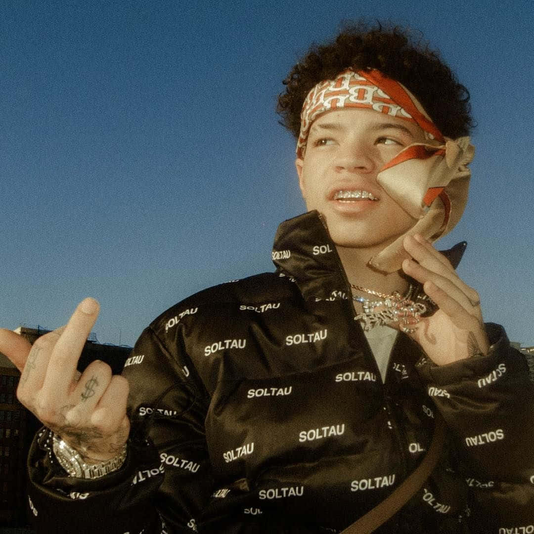 Lil Mosey On Stage With The Crowd In The Background