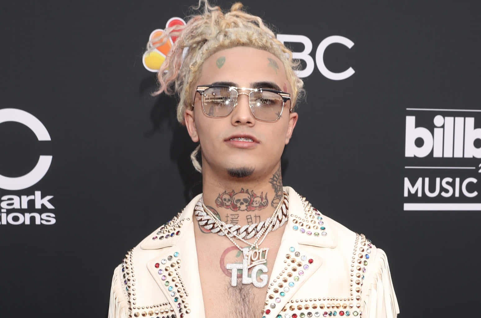 Lil Pump On Stage Background