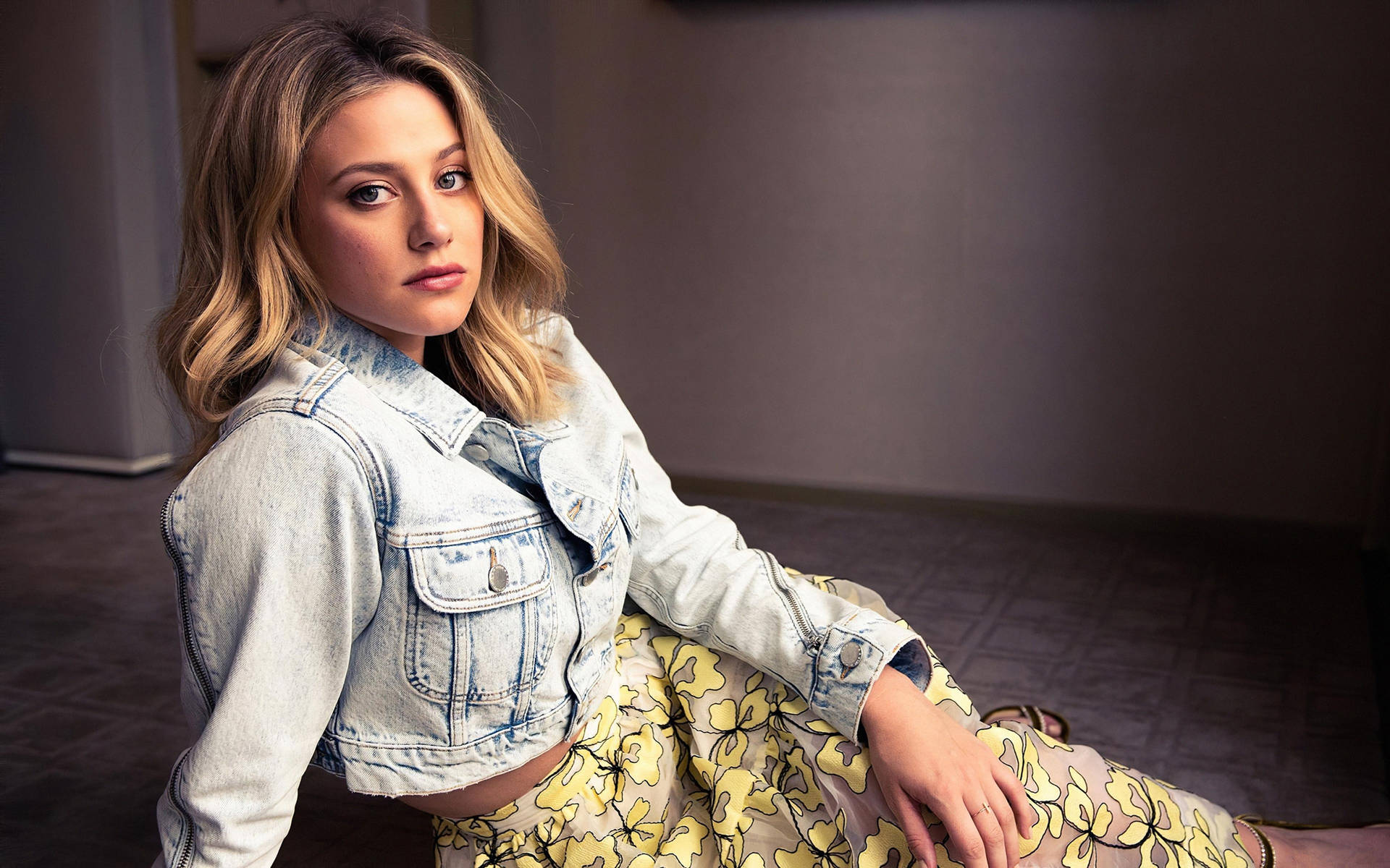 Lili Reinhart On Floor Background