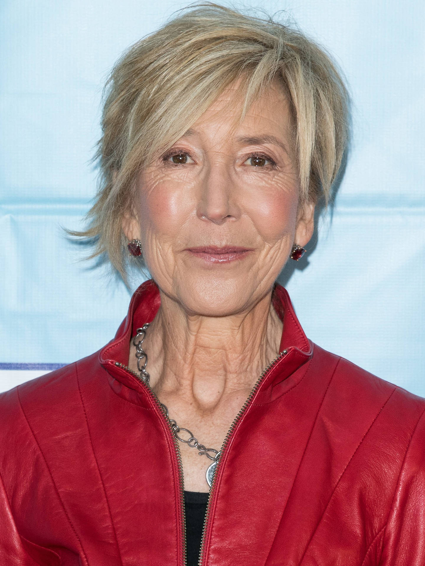 Lin Shaye In Stylish Red Background