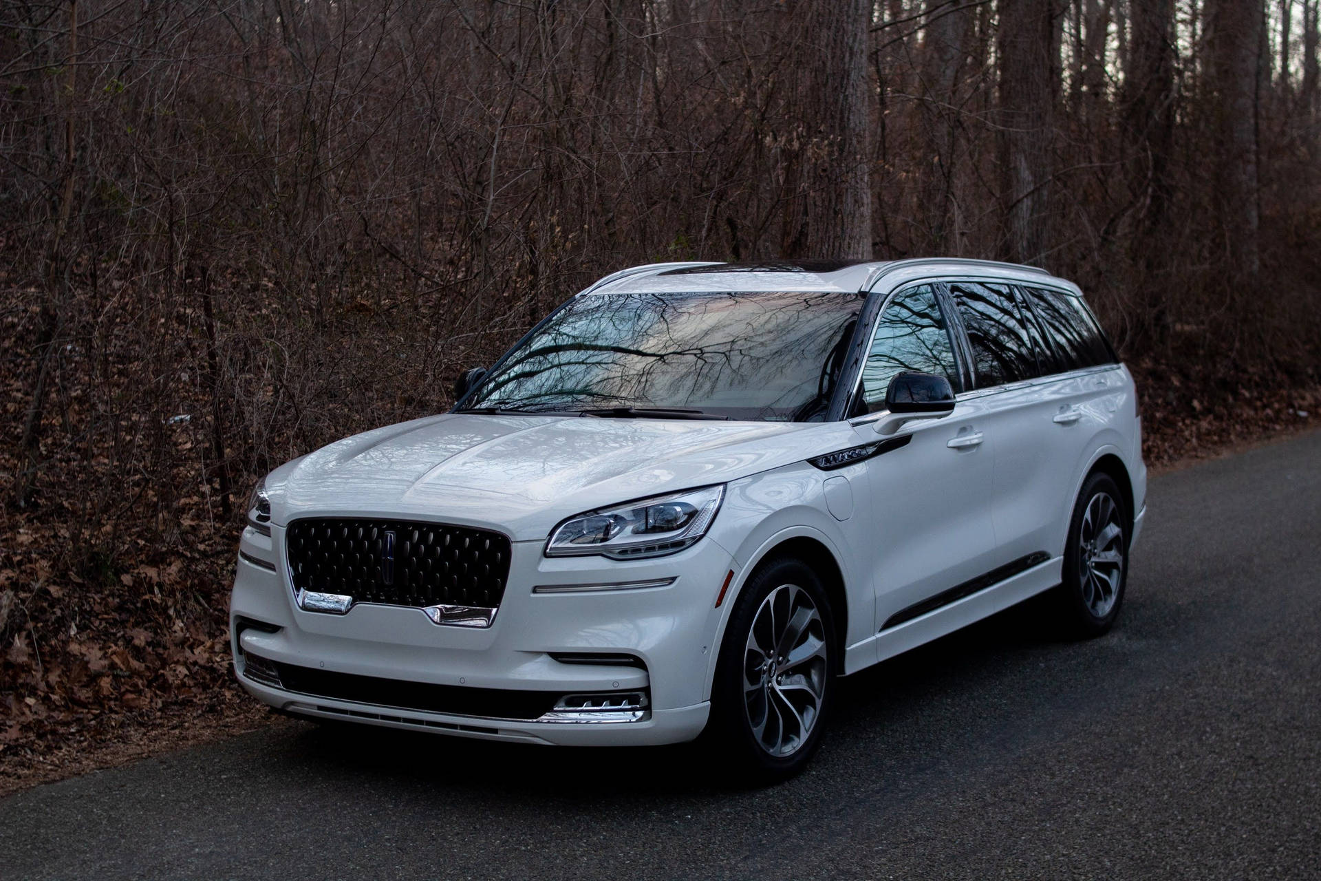 Lincoln Car Aviator With Ceramic Pearl Finish Background