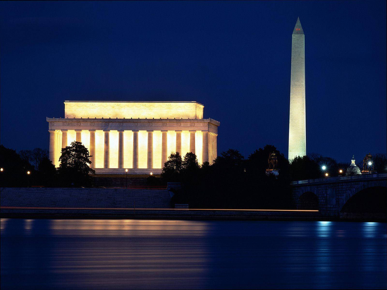 Lincoln Monument At Night Background