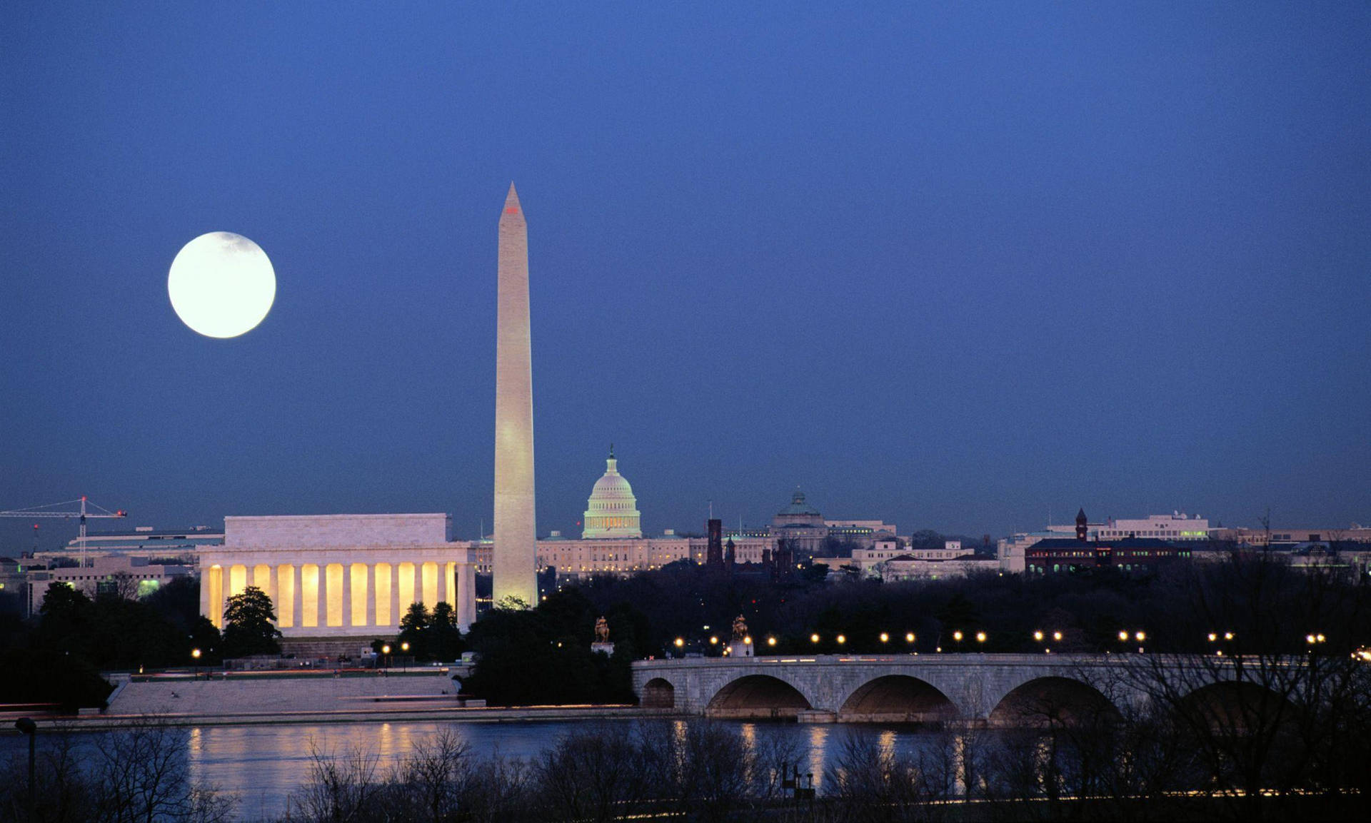 Lincoln Monument Full Moon Background