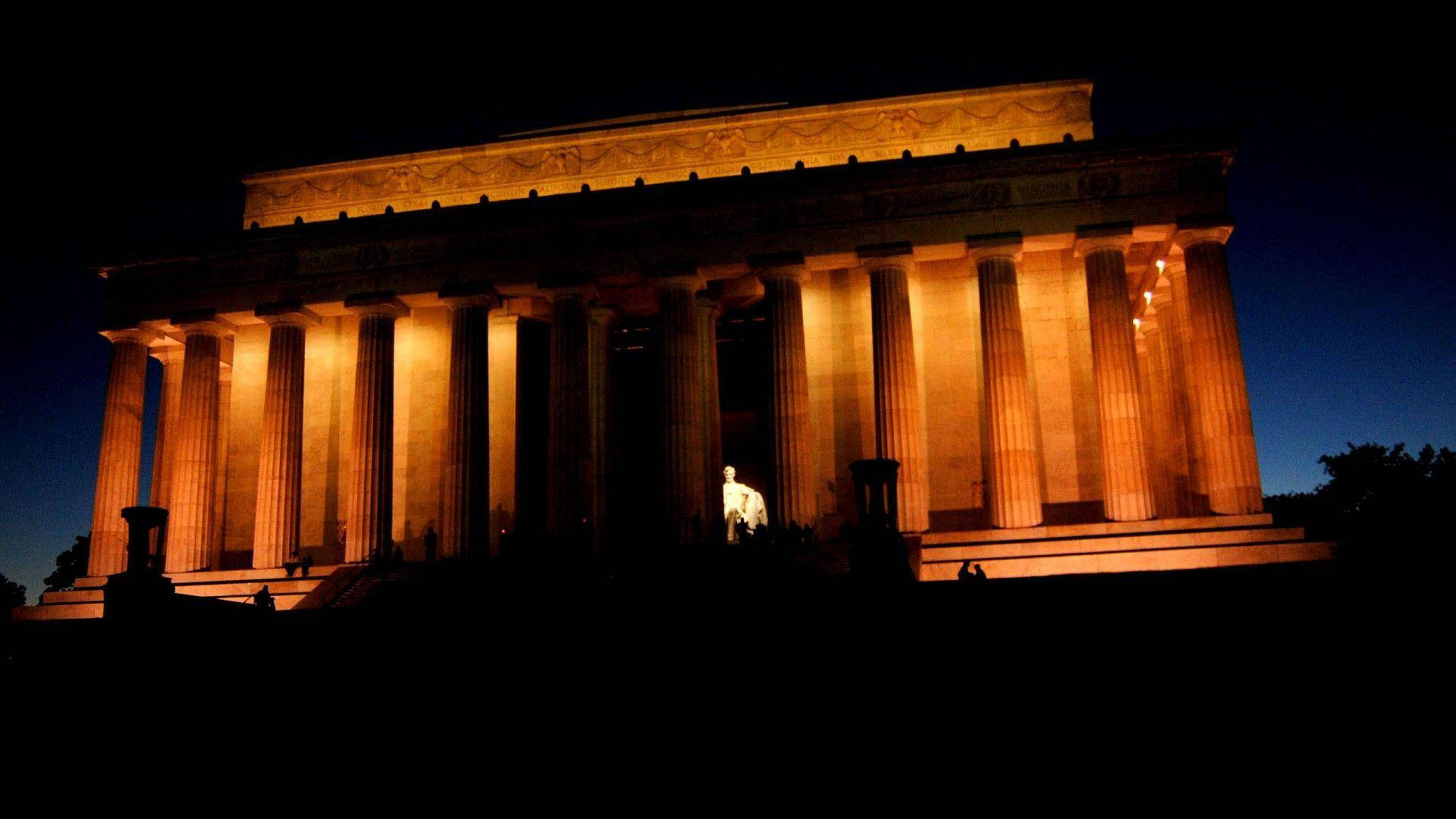 Lincoln Monument Glowing At Night Background