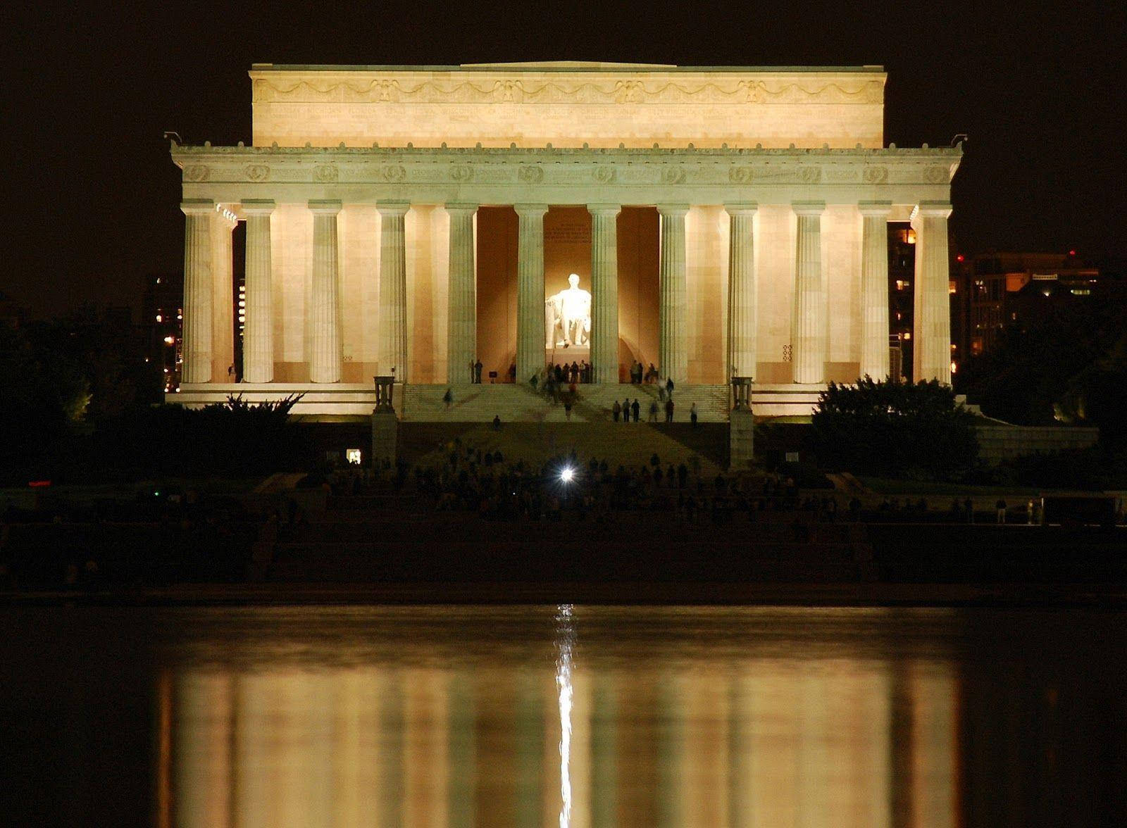 Lincoln Monument Lights Up Background