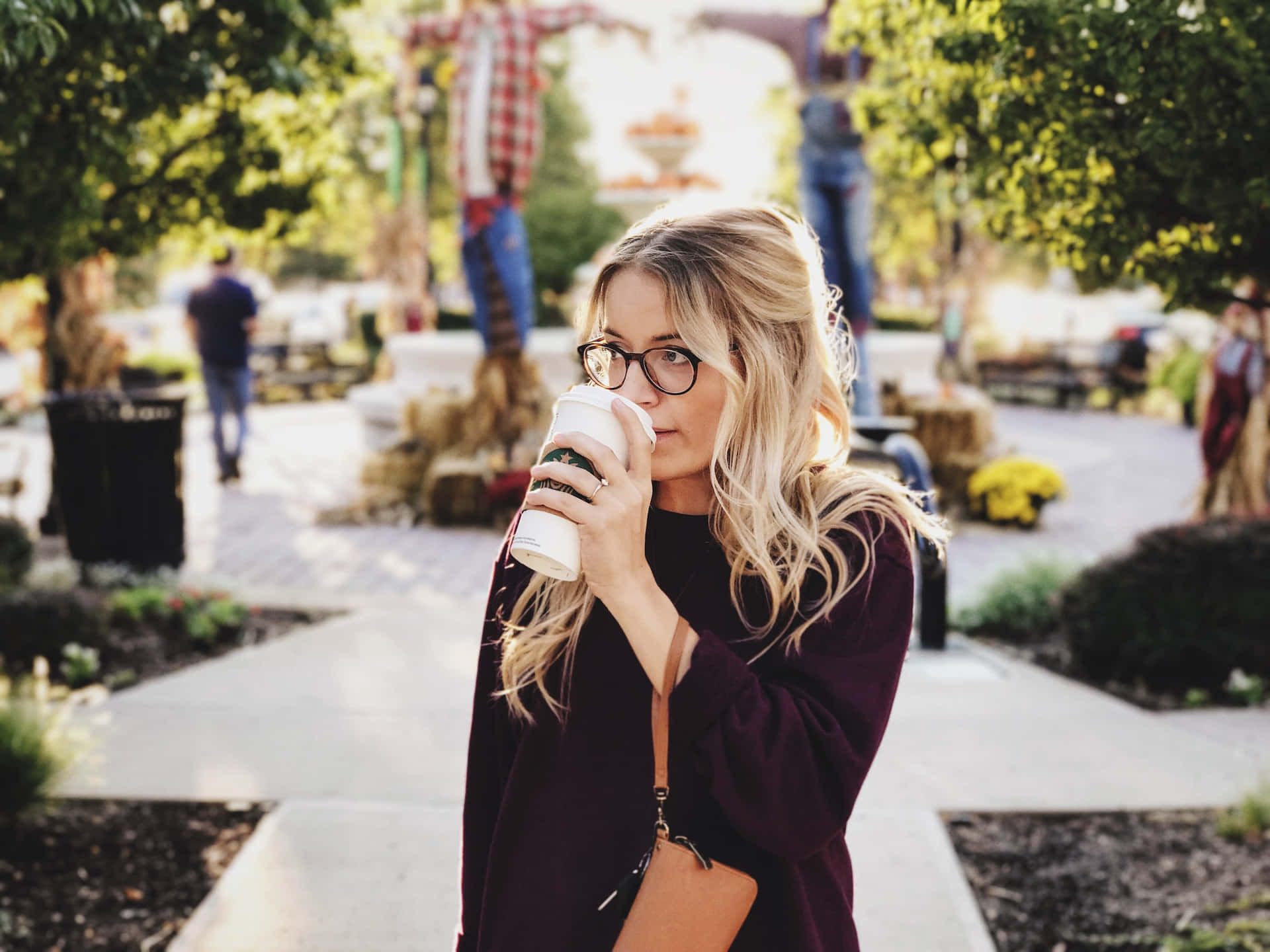 Linda Chica Drinking Coffee