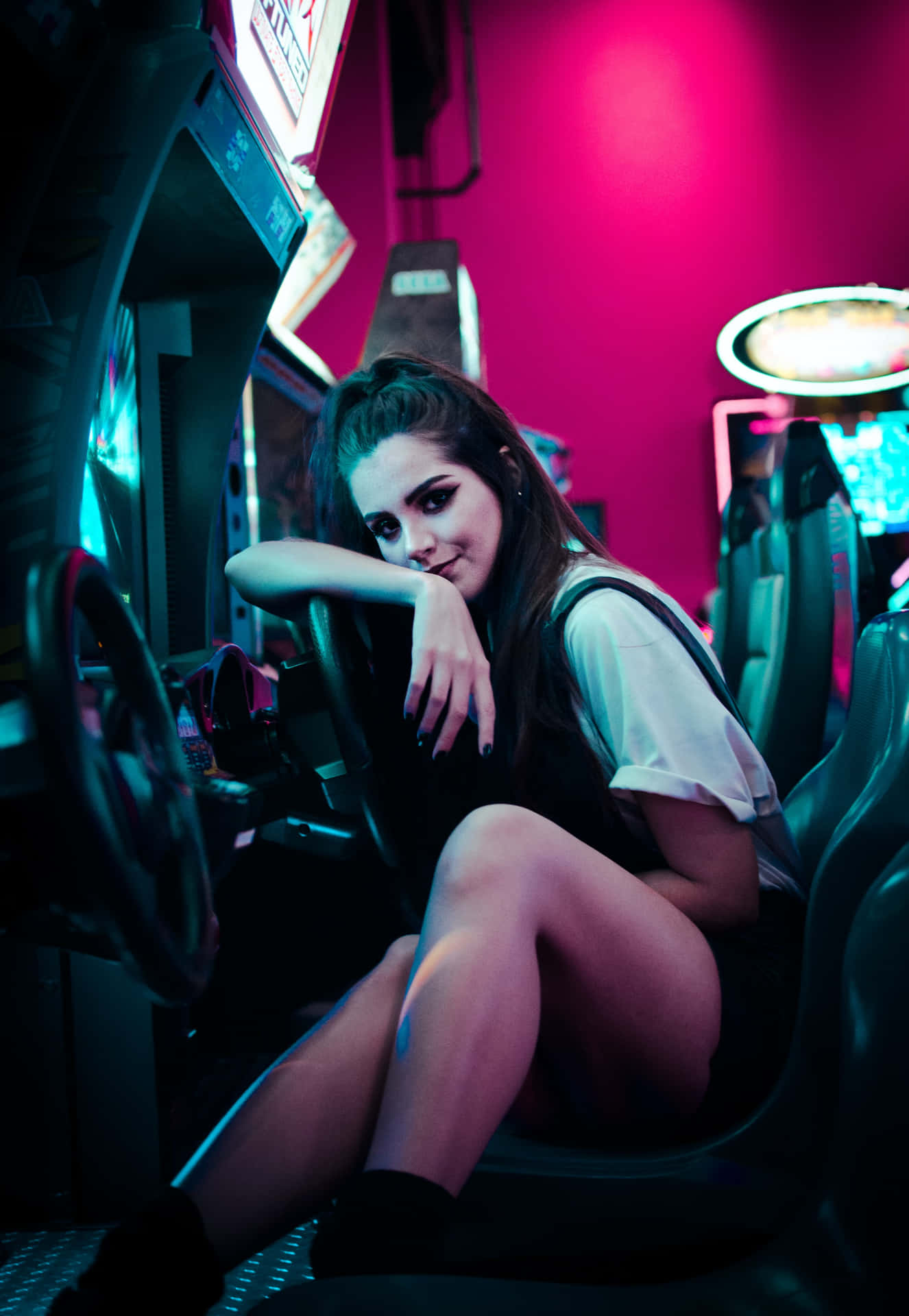 Linda Chica In An Arcade Background