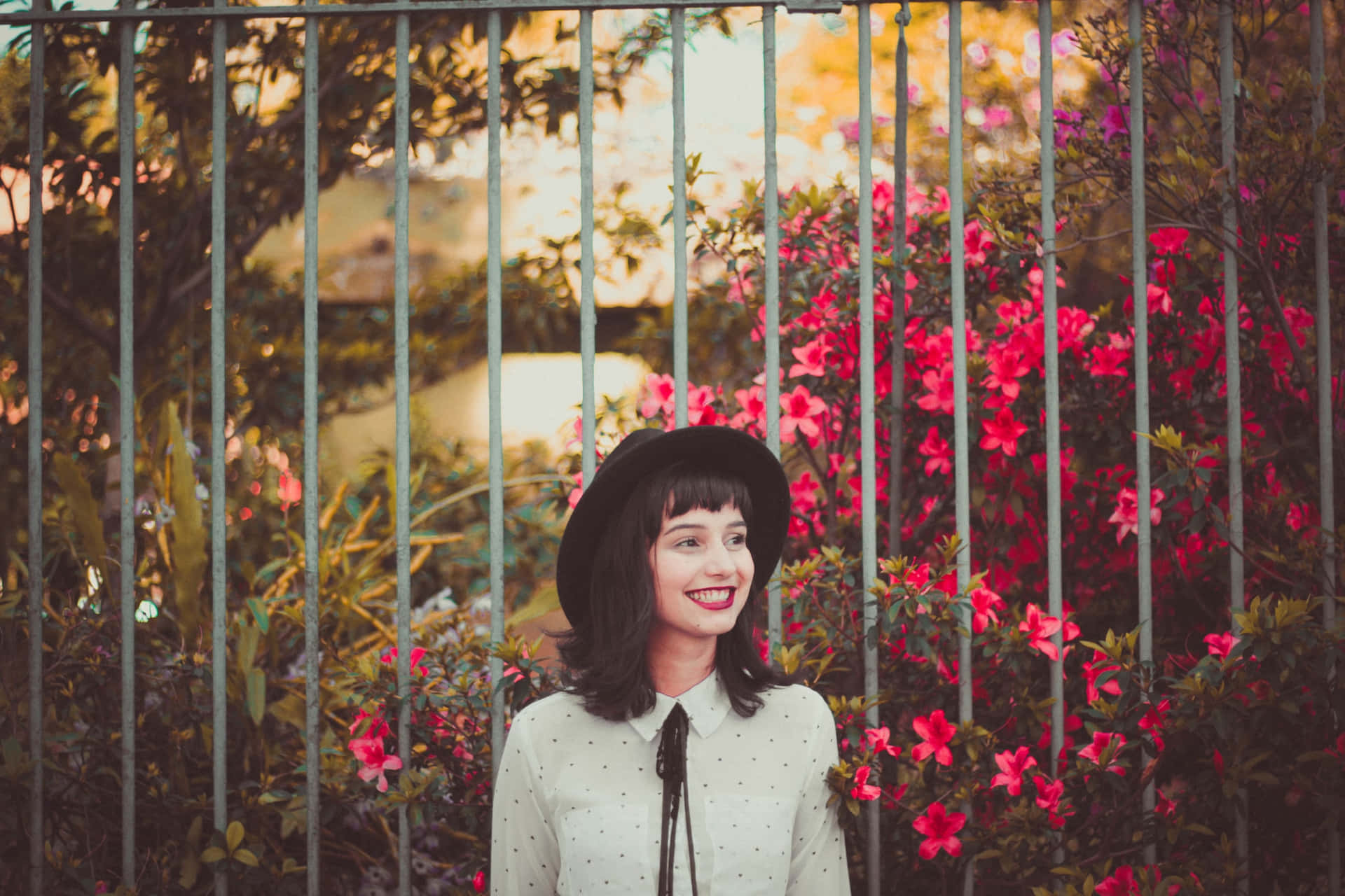 Linda Chica With Black Hat Background