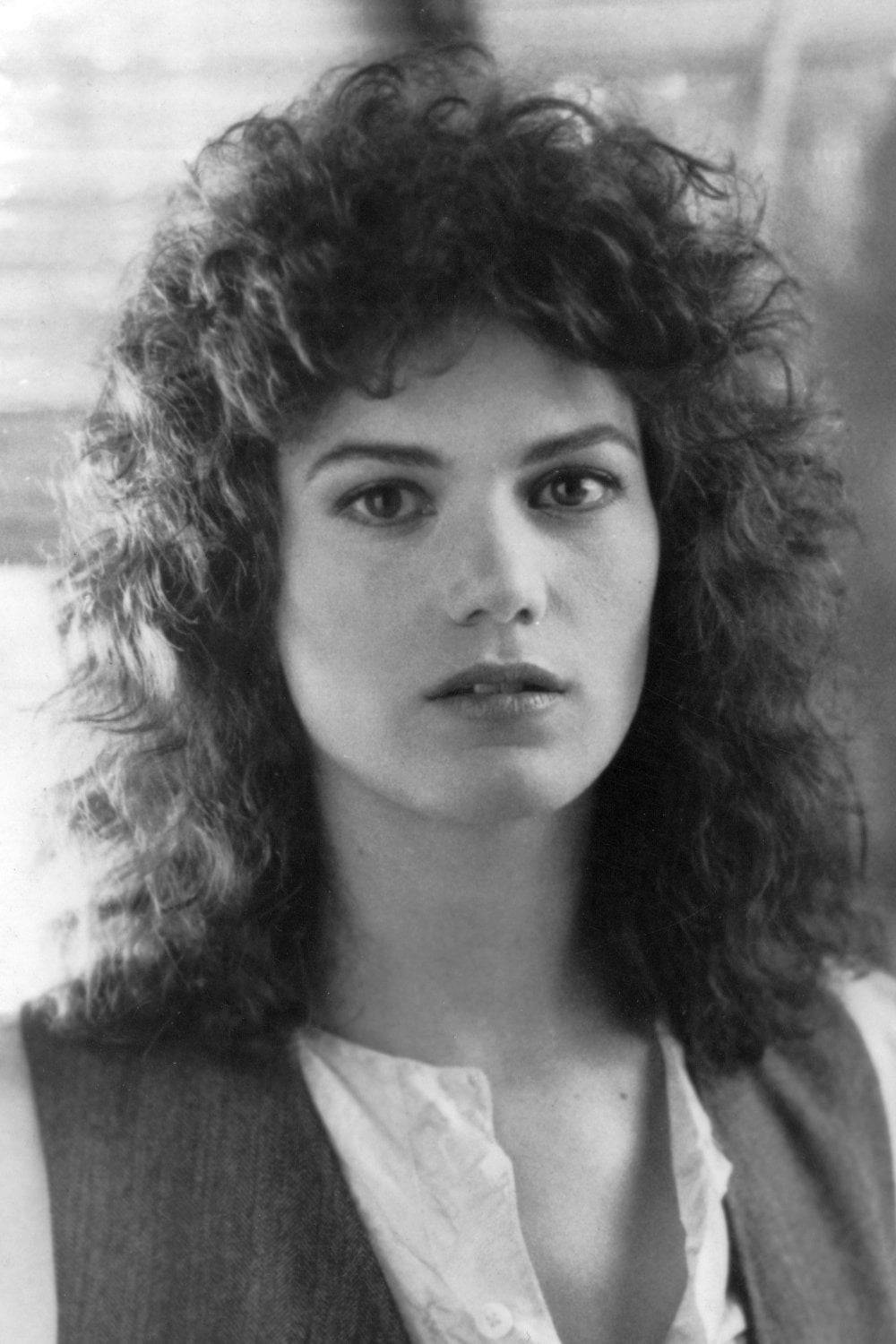 Linda Fiorentino Curly Kinky Hair Background