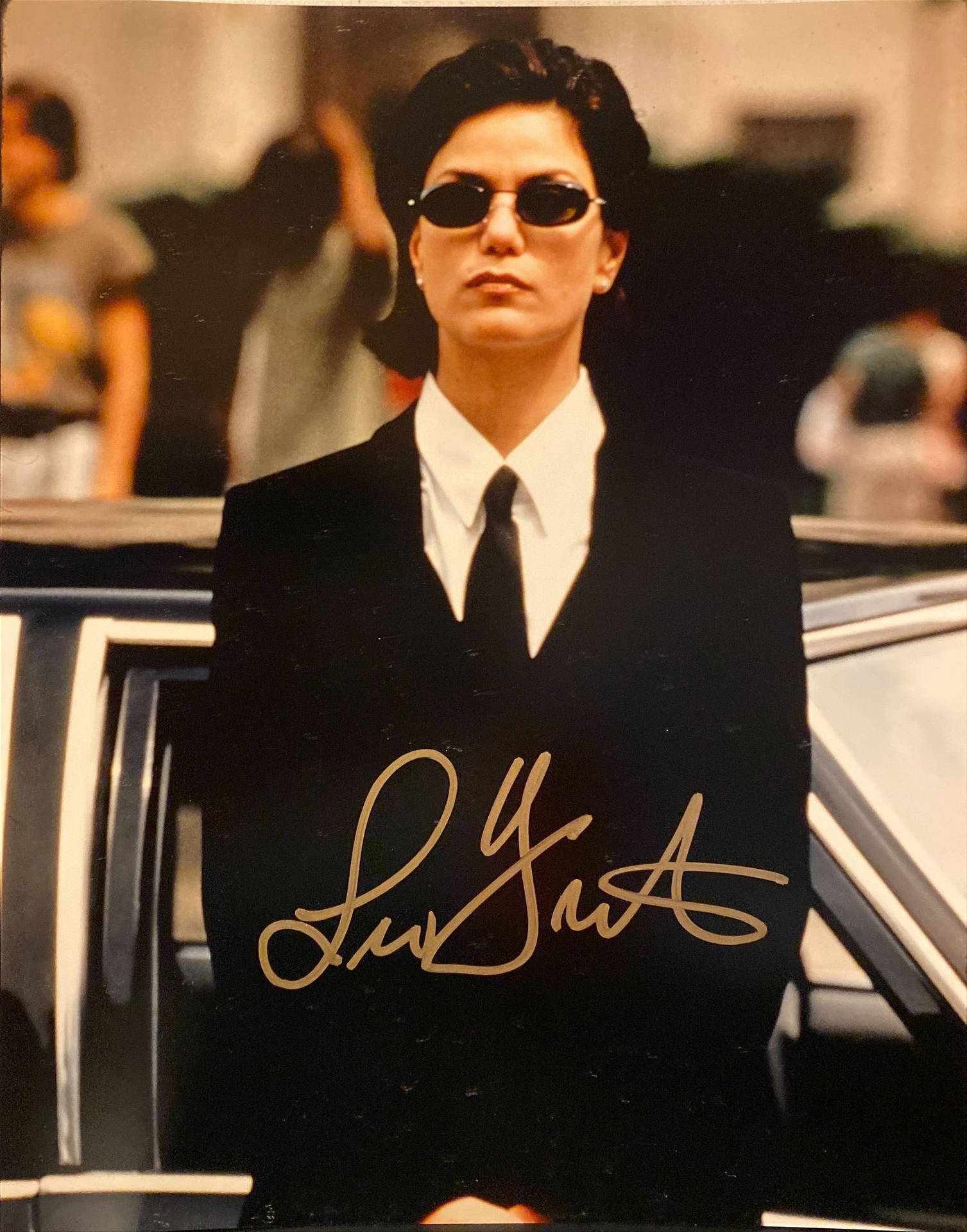 Linda Fiorentino In Character As Agent L Background