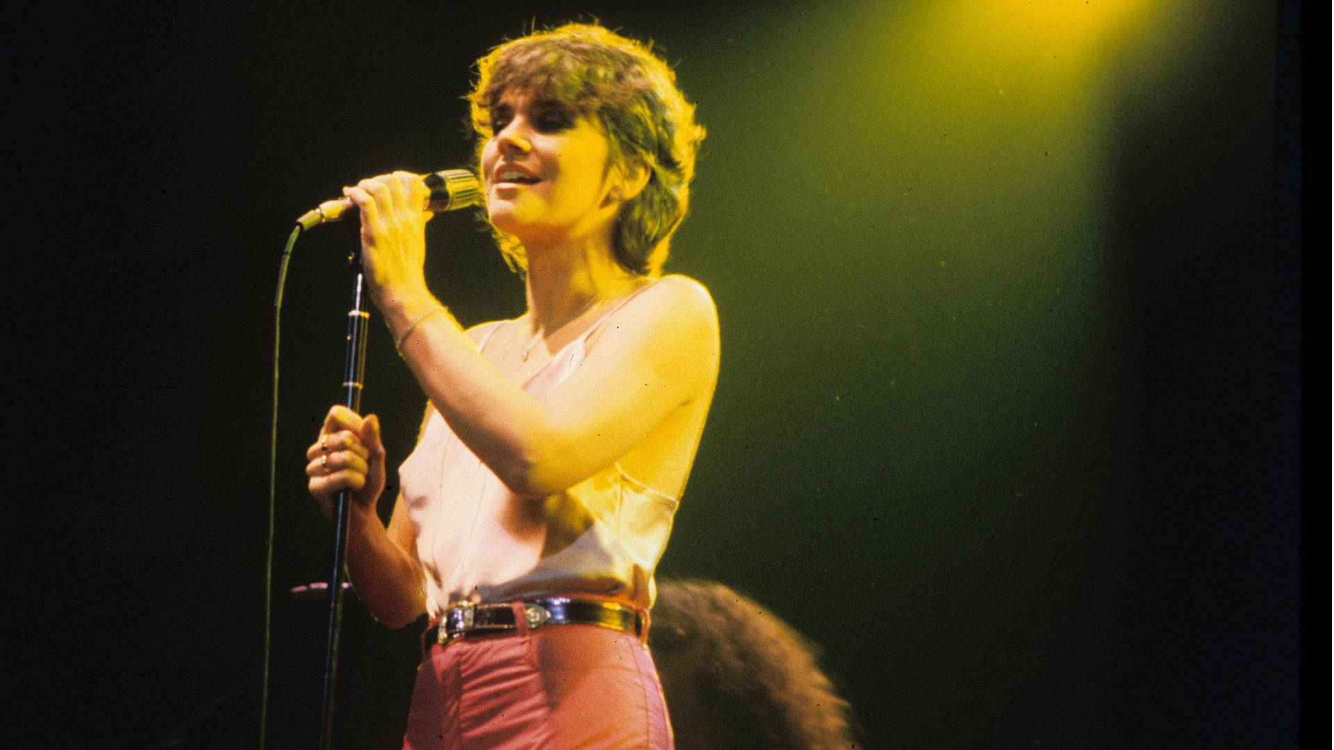 Linda Ronstadt Stage Performance Background