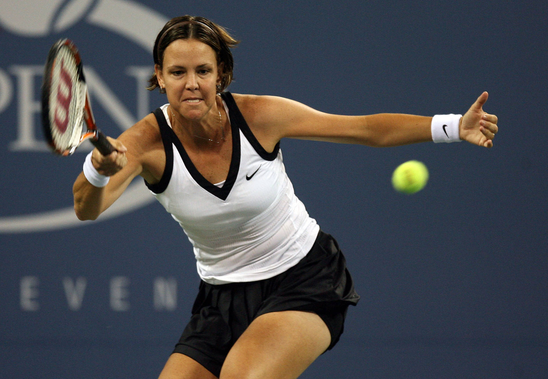 Lindsay Davenport In Action At The Tennis Court Background