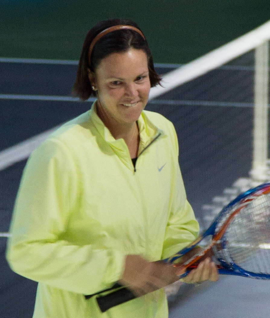 Lindsay Davenport In An Arresting Yellow Attire Background