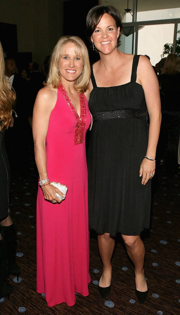 Lindsay Davenport Standing Beside Tracy Austin Background