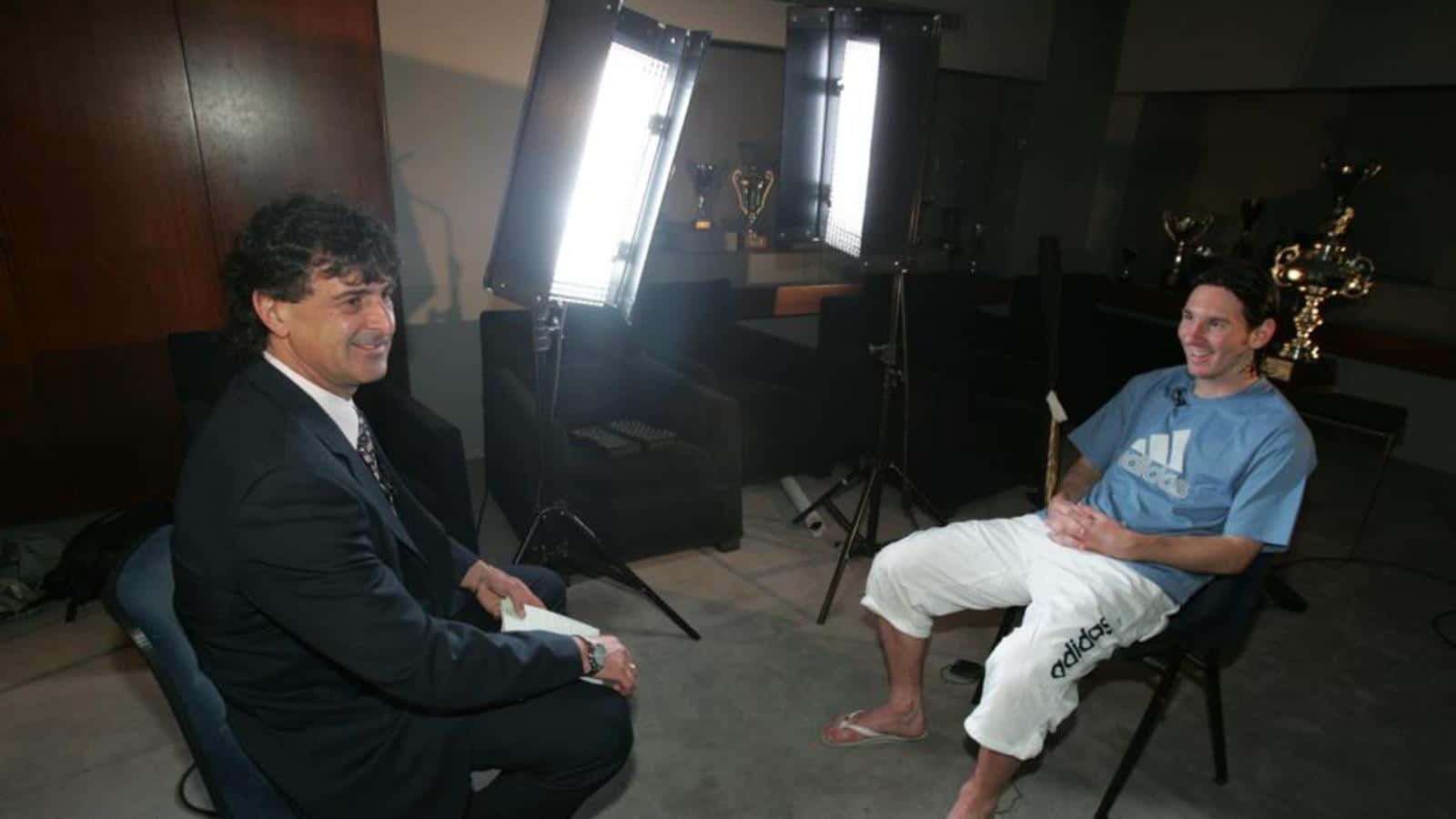 Lionel Messi And Mario Kempes Background