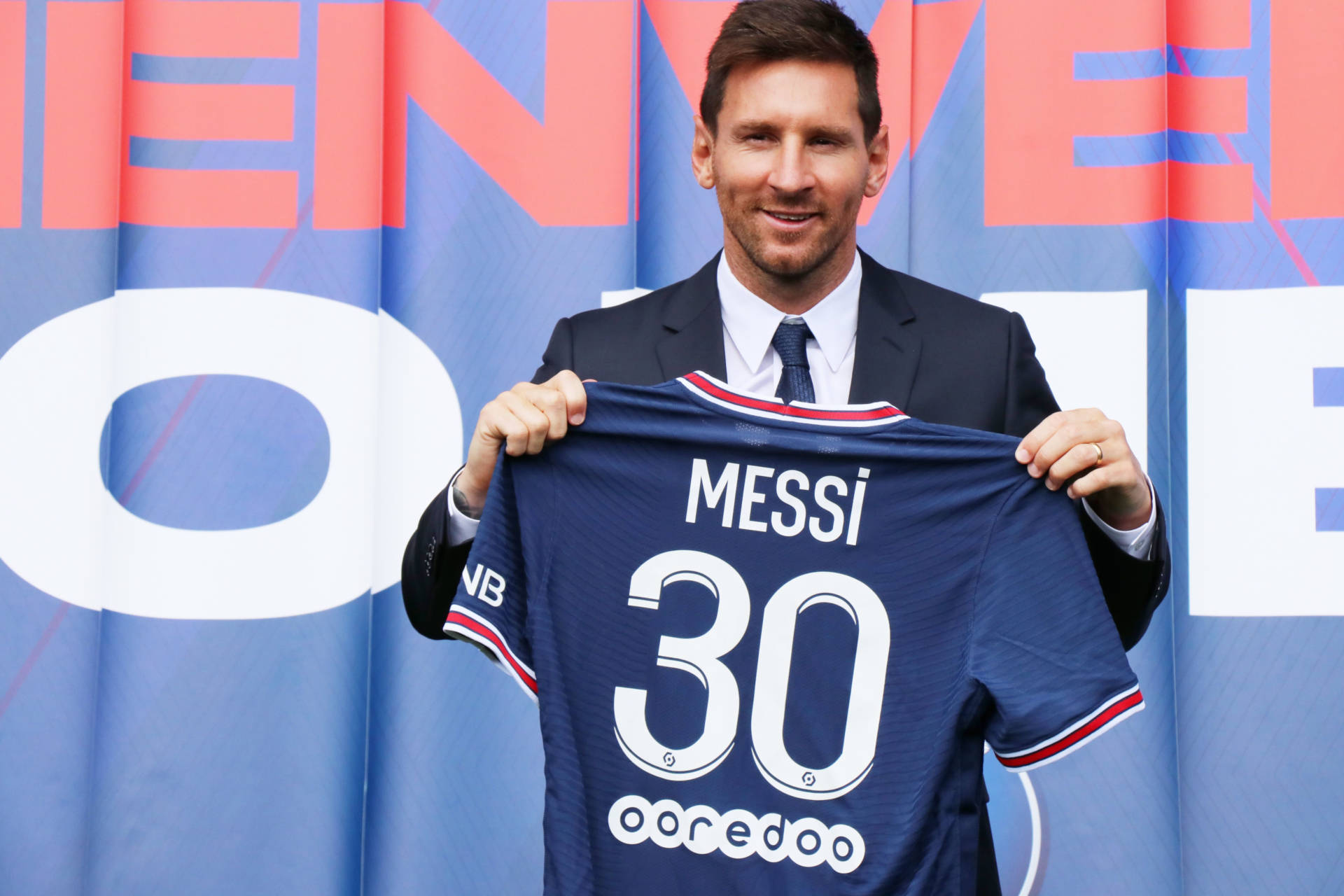 Lionel Messi In Paris Saint-germain Jersey Background