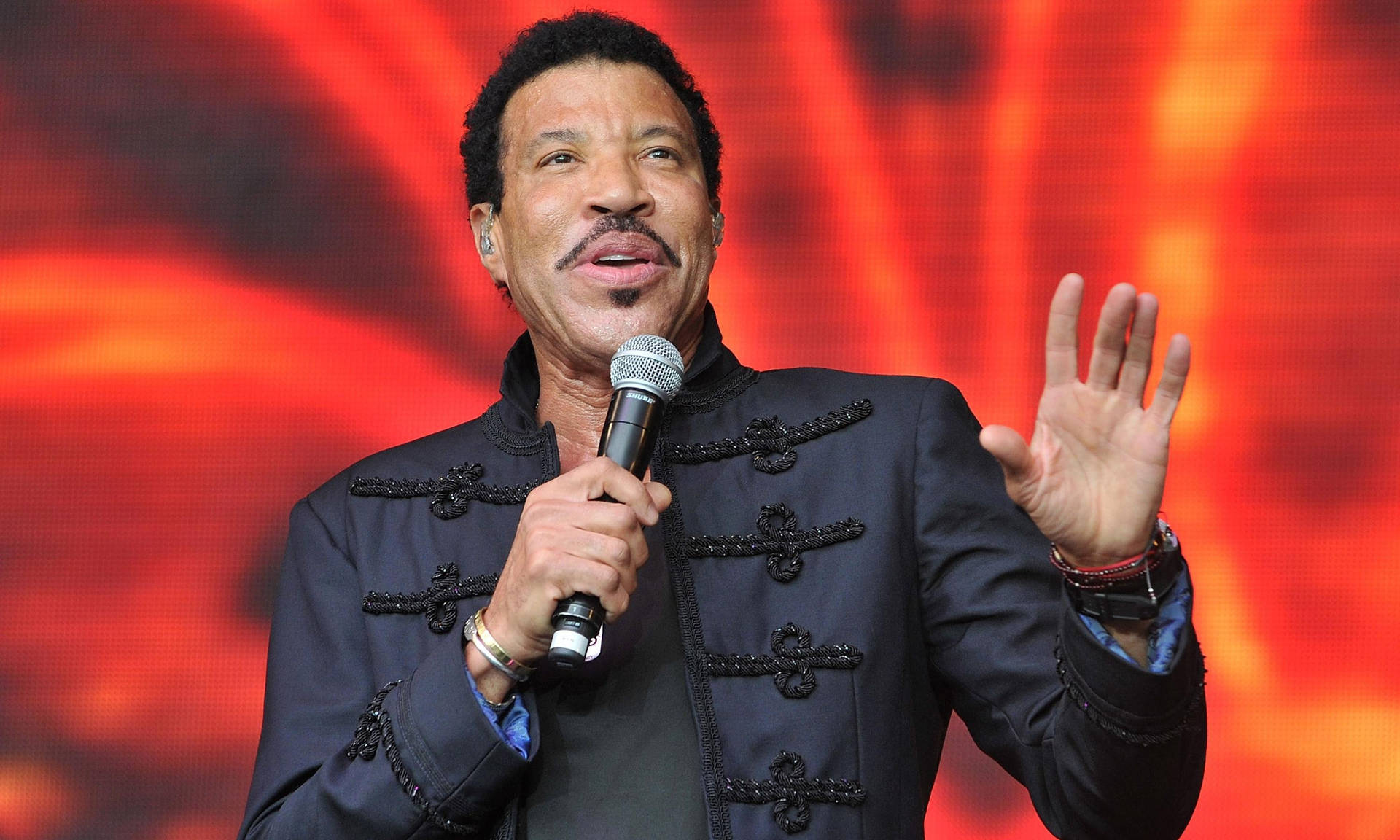 Lionel Richie At Glastonbury 2015 Background