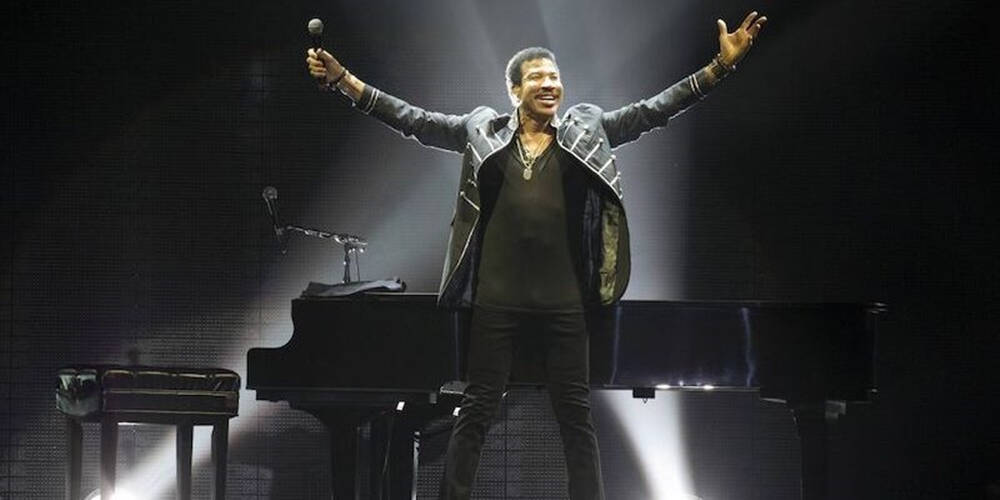 Lionel Richie Liverpool Echo Arena Concert Background