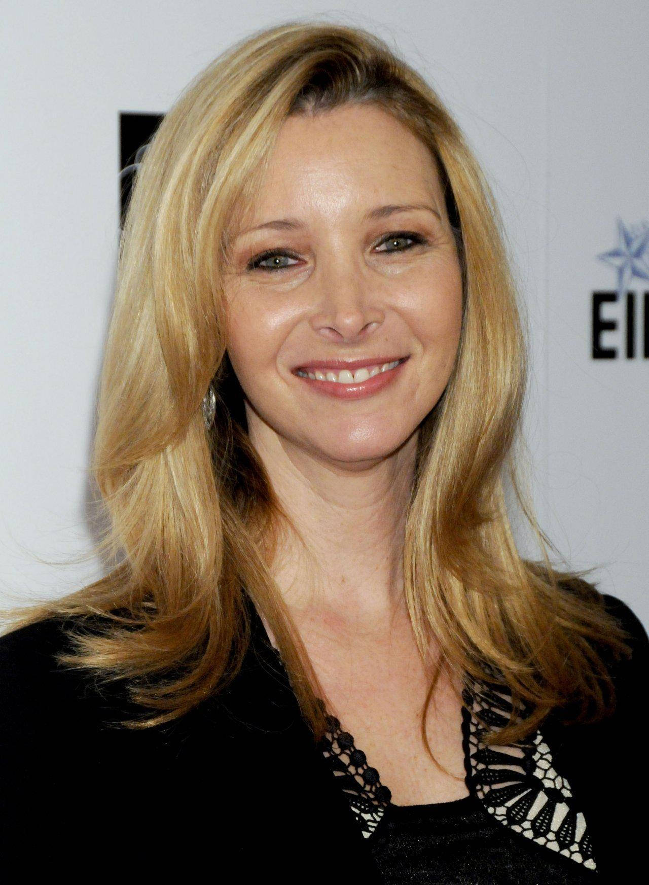 Lisa Kudrow Beautiful Smile Background