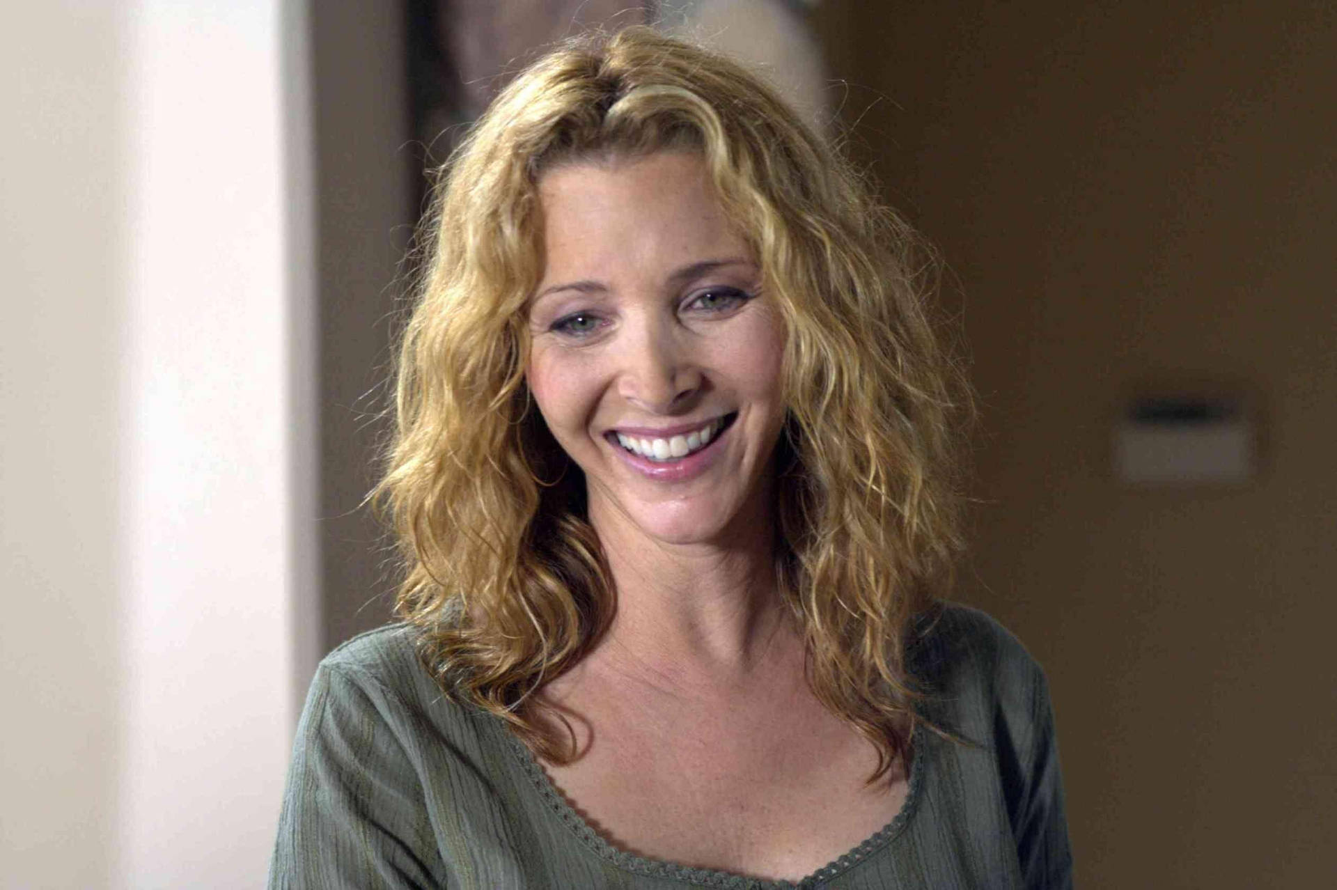 Lisa Kudrow Tv Show Scene Background