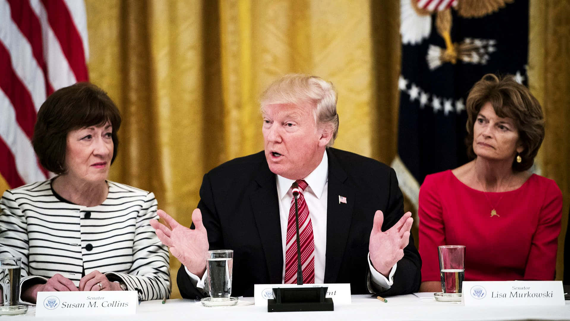 Lisa Murkowski Discussing Issues With President Trump Background