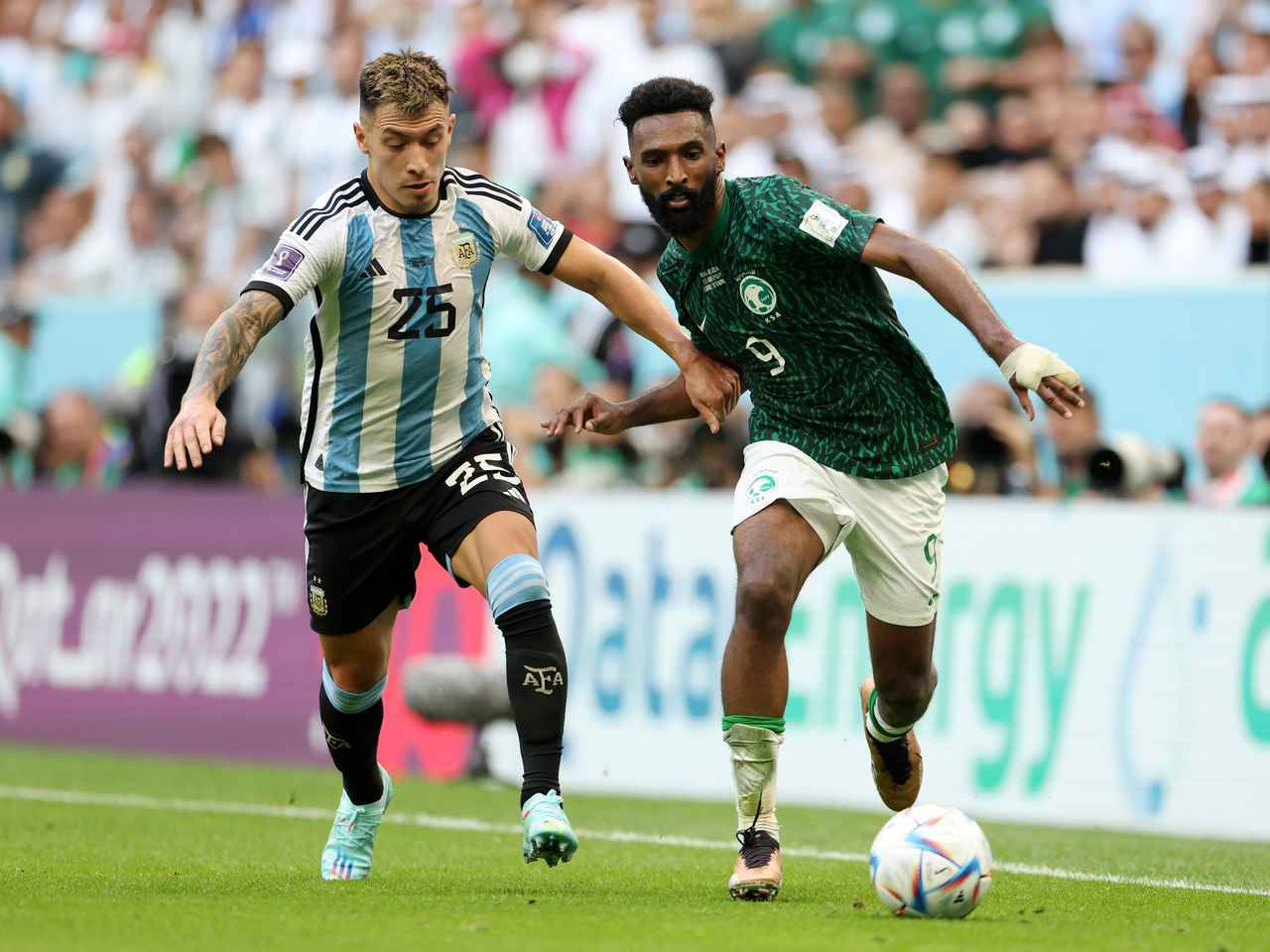 Lisandro Martínez Playing Against Feras Albrikan