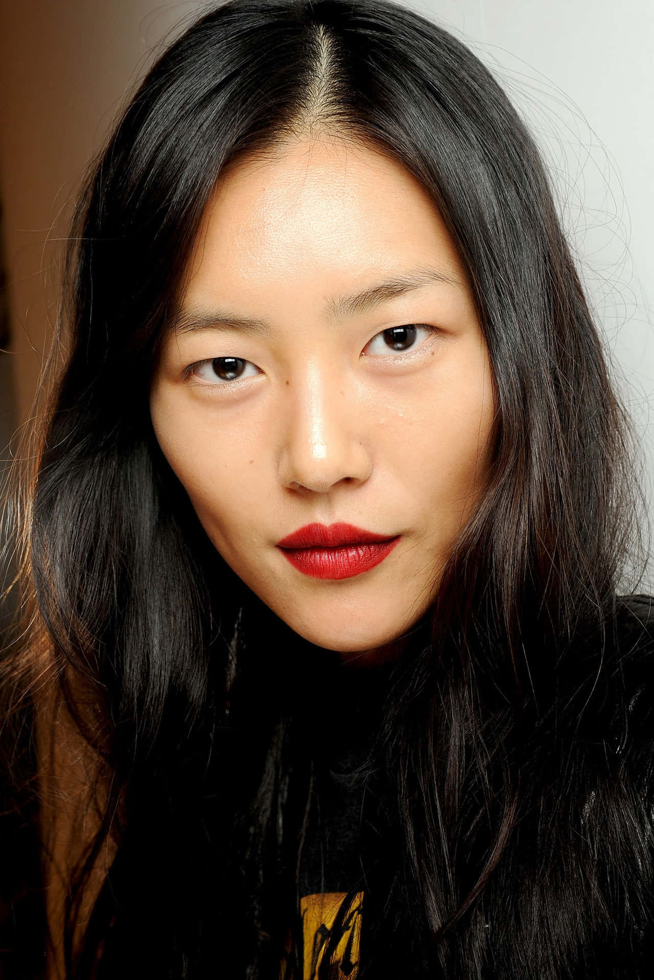 Liu Wen, The Alluring Siren Of The Fashion World Background