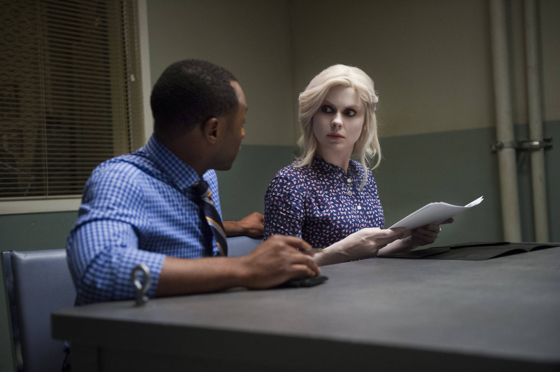 Liv Moore And Clive Babineaux Engaged In Serious Conversation In Izombie Background