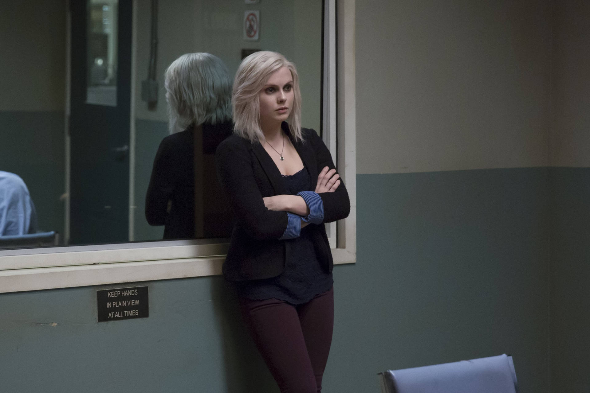 Liv Moore Strategizing In Interrogation Room - Izombie Series Background