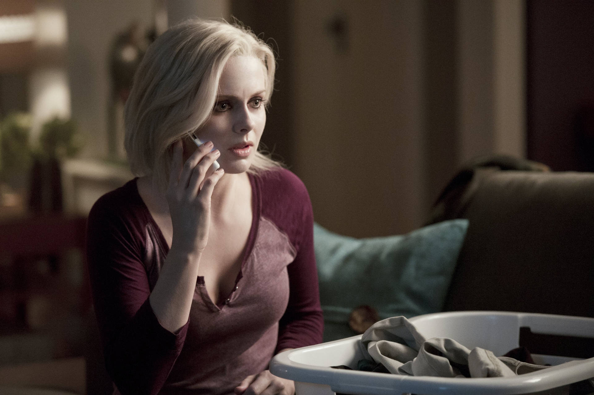 Liv Moore Talking On The Phone In Izombie