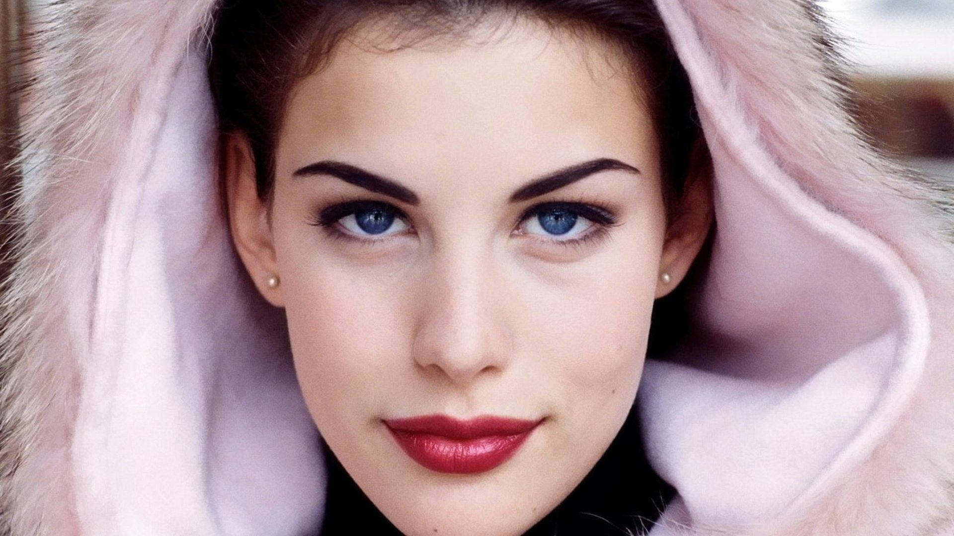 Liv Tyler Pretty Blue Eyes Background