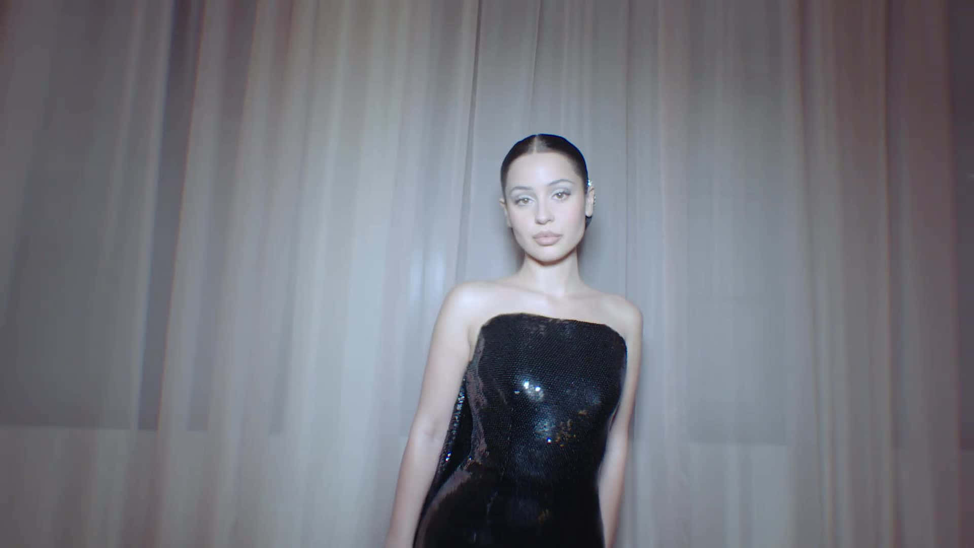 'live Now: Catch The Exciting Euphoria Season 2!' Background