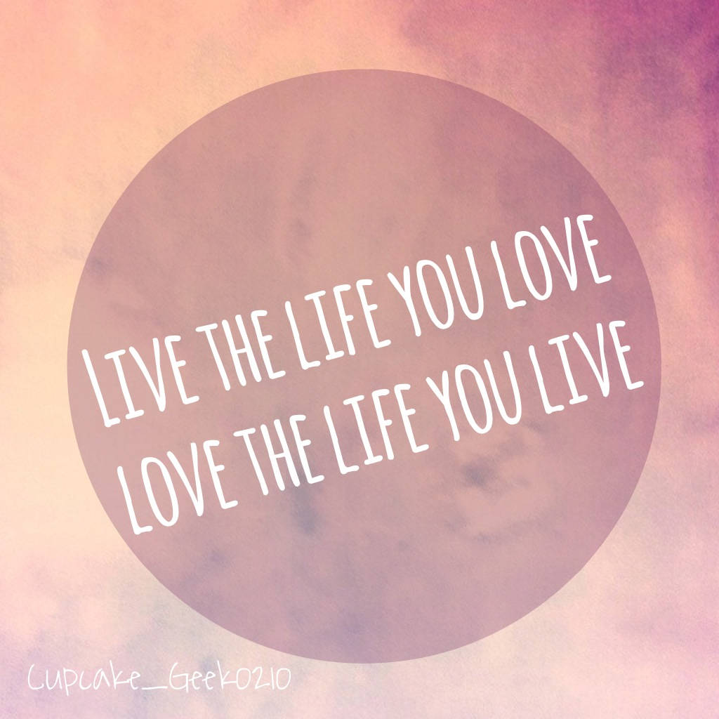 Living Life And Love Cute Positive Quotes Background