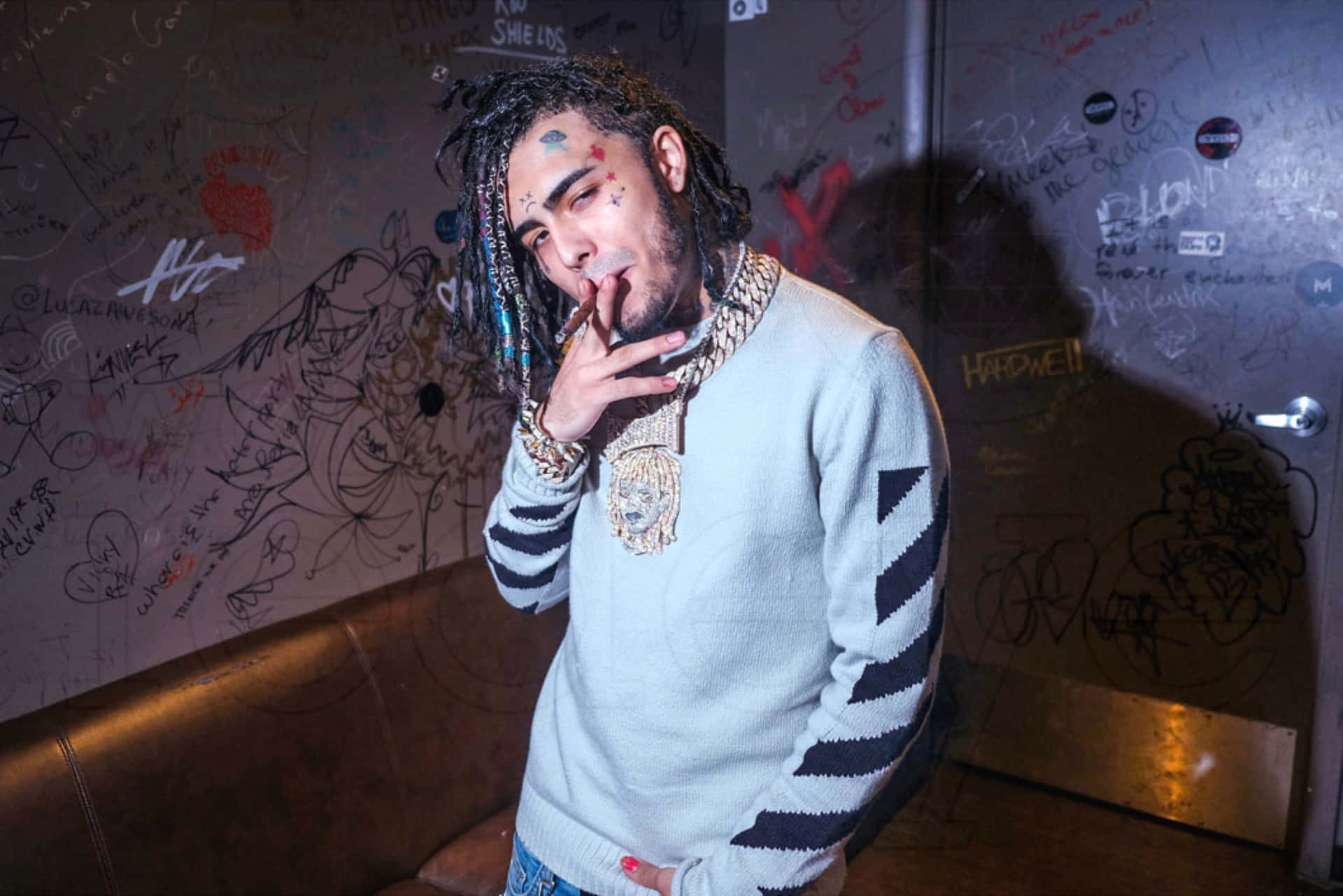 “living Life Fast With Lil Pump.” Background