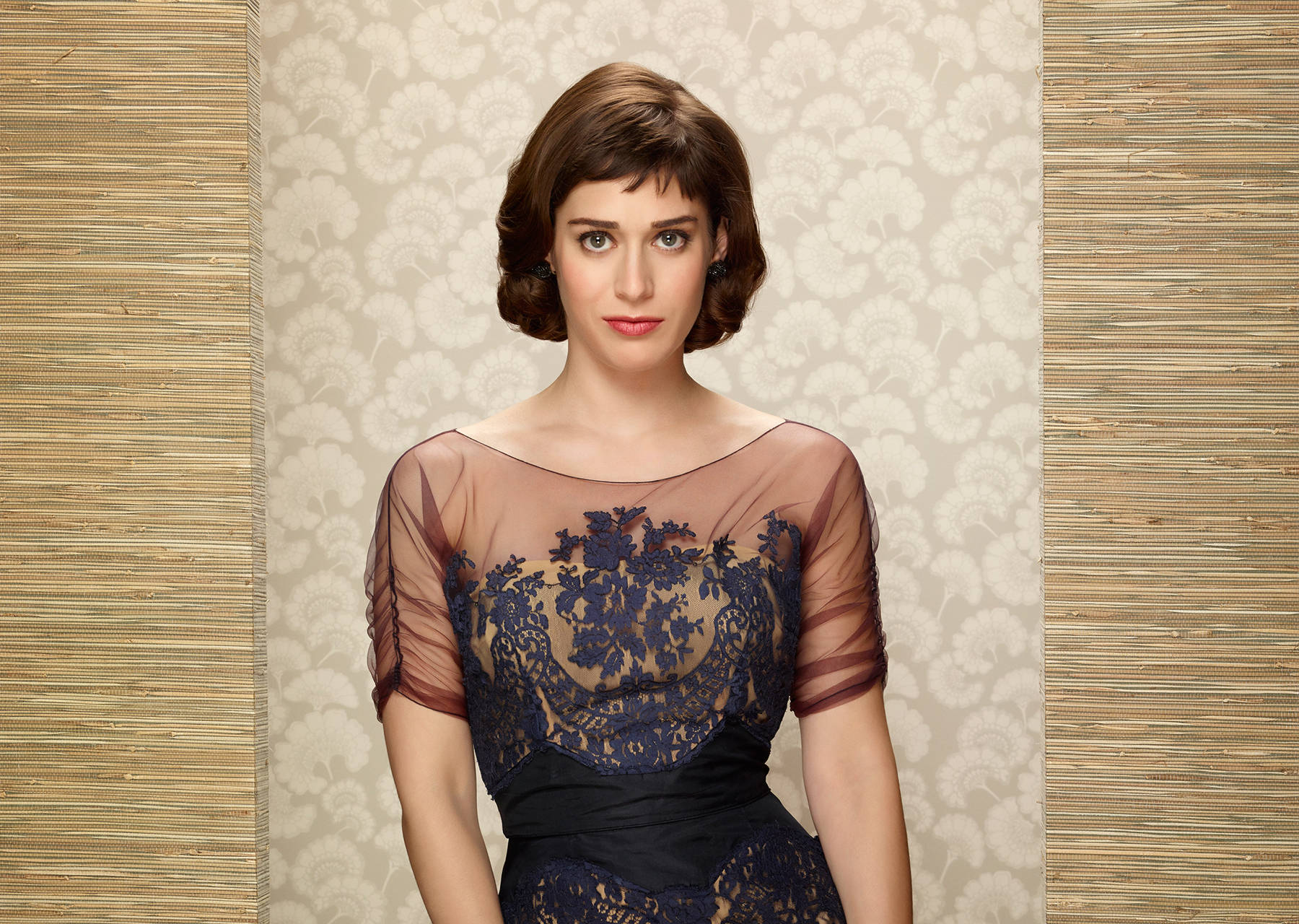 Lizzy Caplan American Actress Background