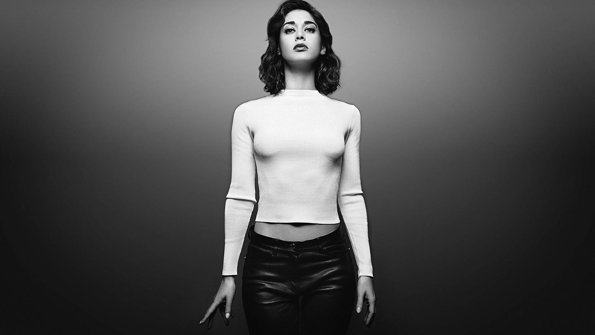 Lizzy Caplan In A Black And White Background