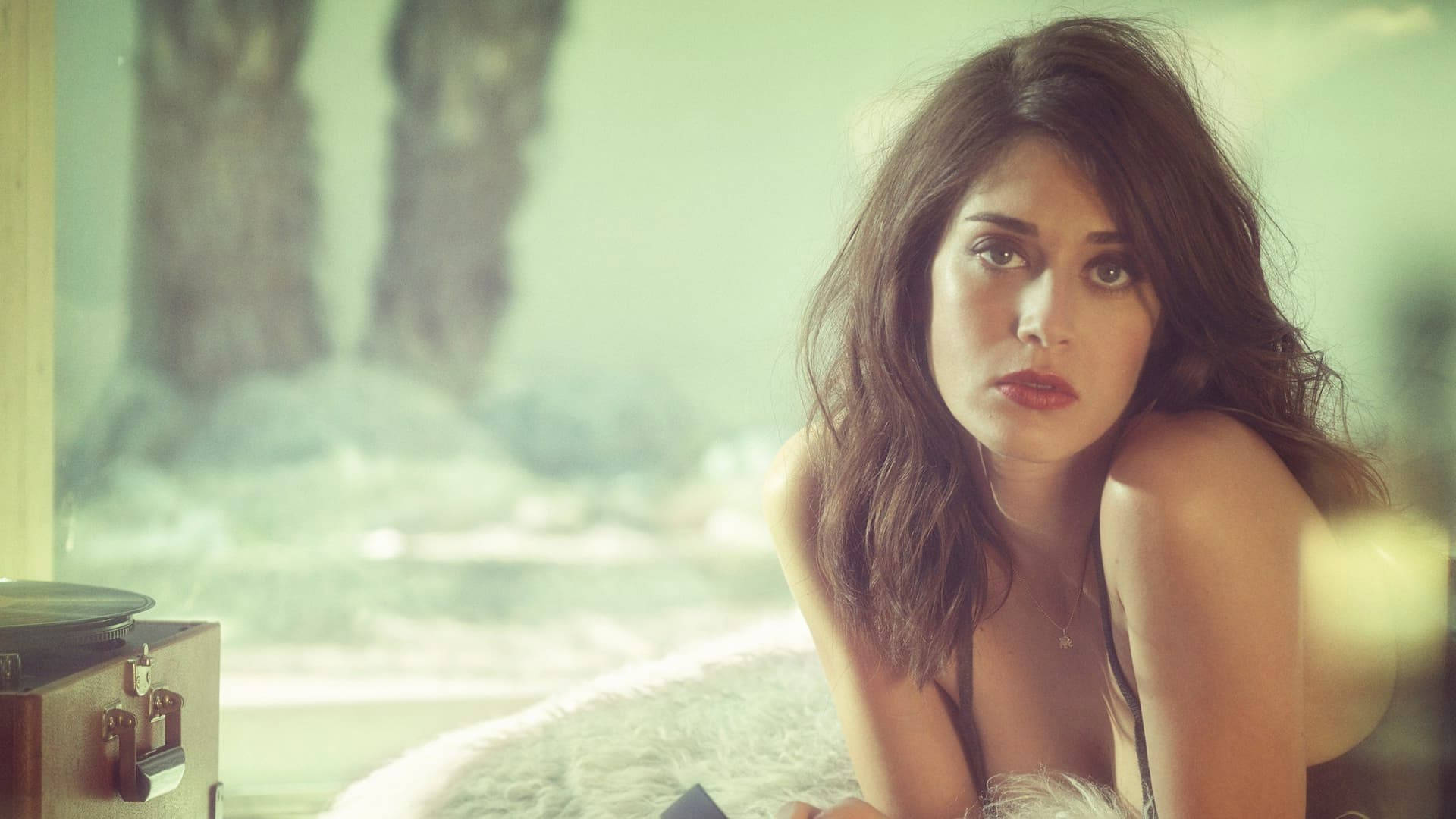 Lizzy Caplan In A Seductive Pose Background