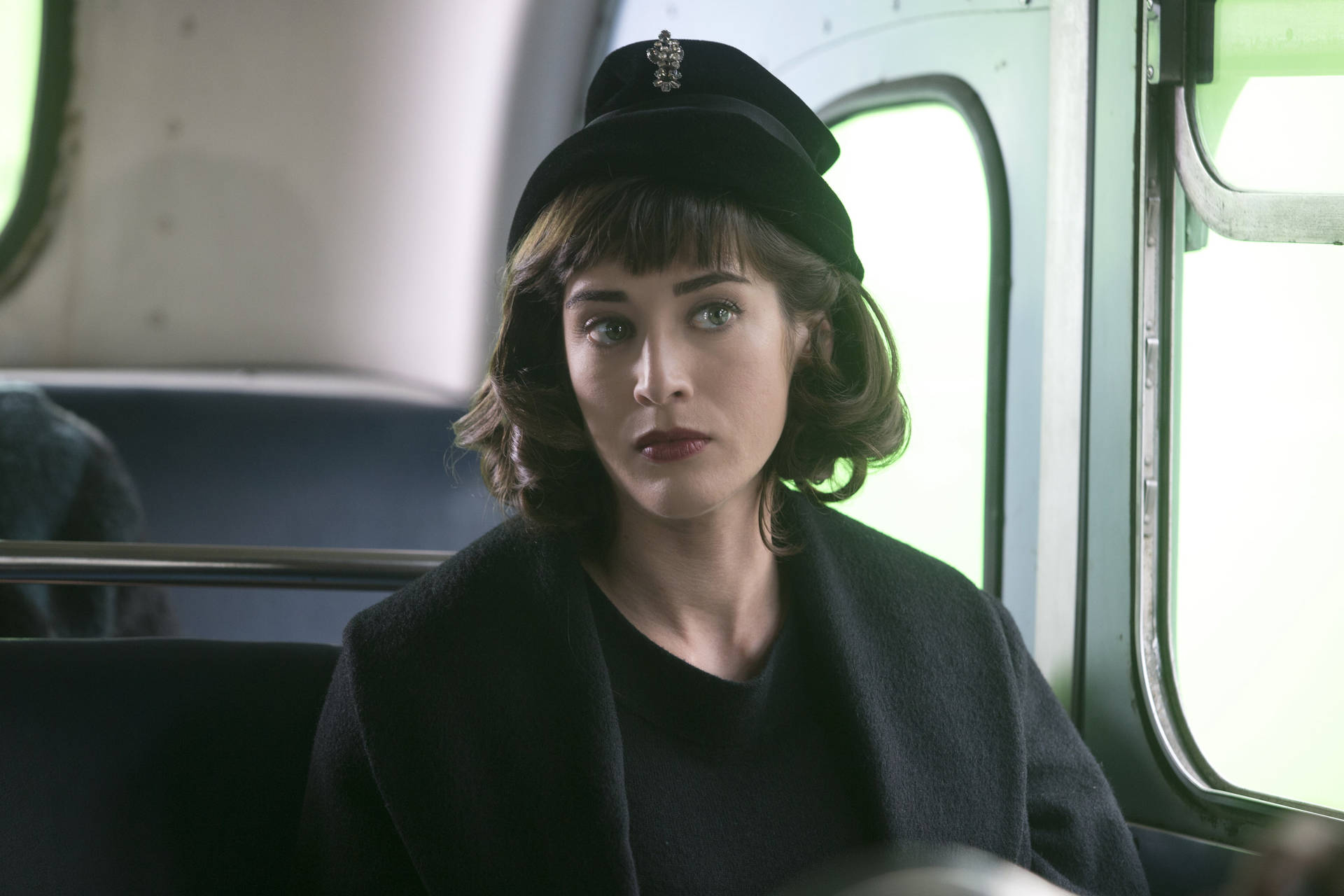 Lizzy Caplan On Das Boot Background