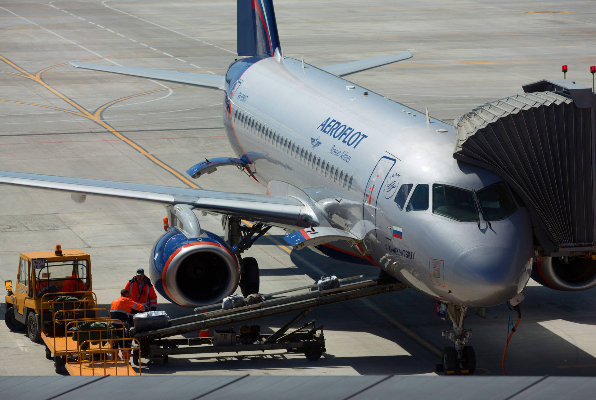 Loading Aeroflot