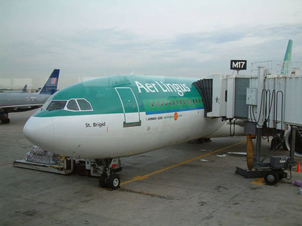 Loading Of Aer Lingus Airplane Background