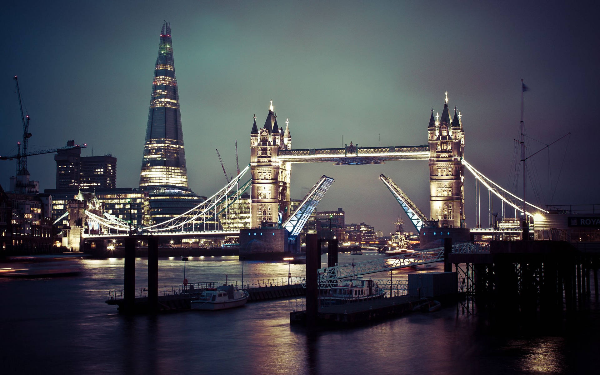 London Bridge At Night Background
