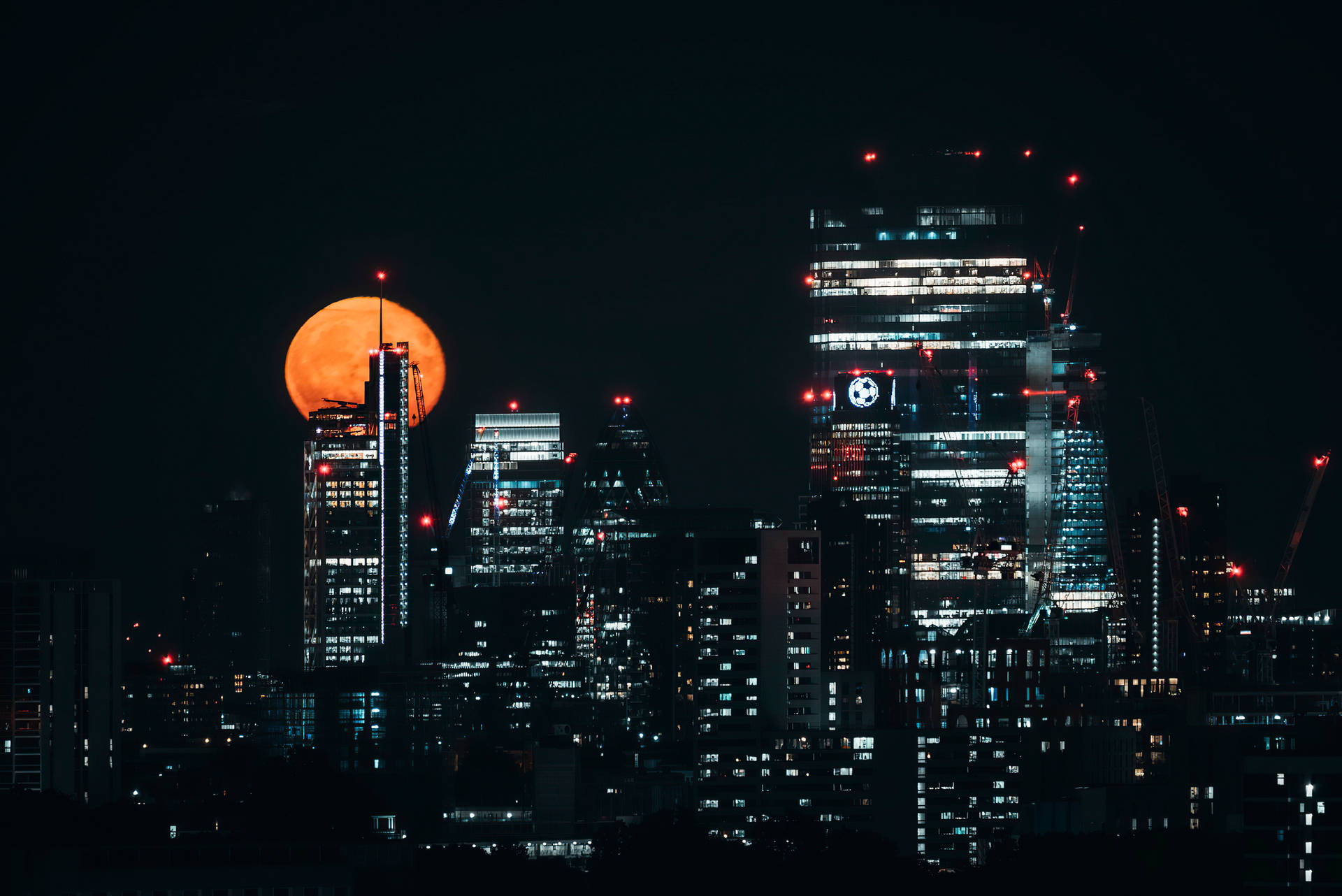 London Skyscraper Aesthetic Moon Background