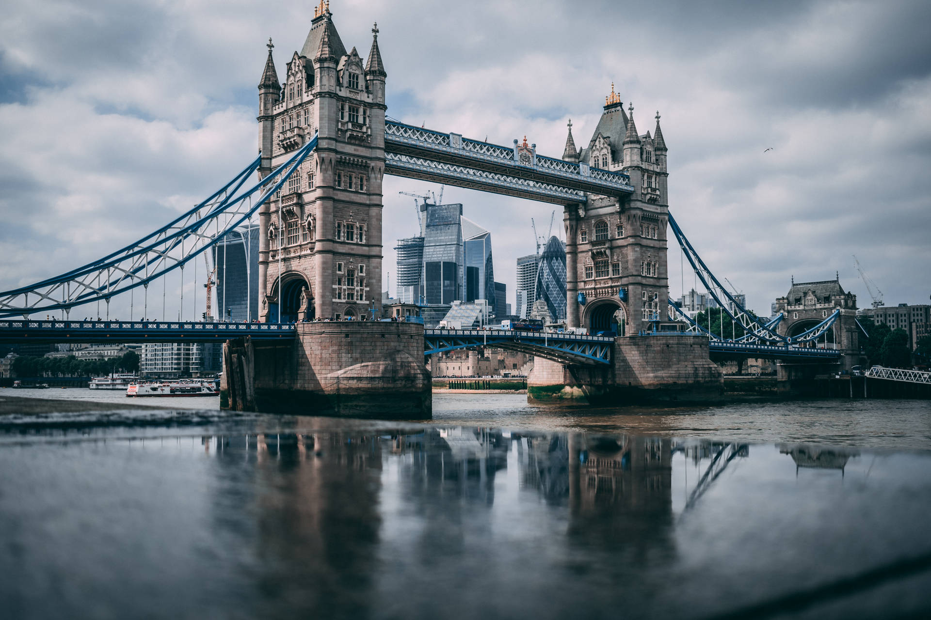 London Tower Bridge Aesthetic Shot Background